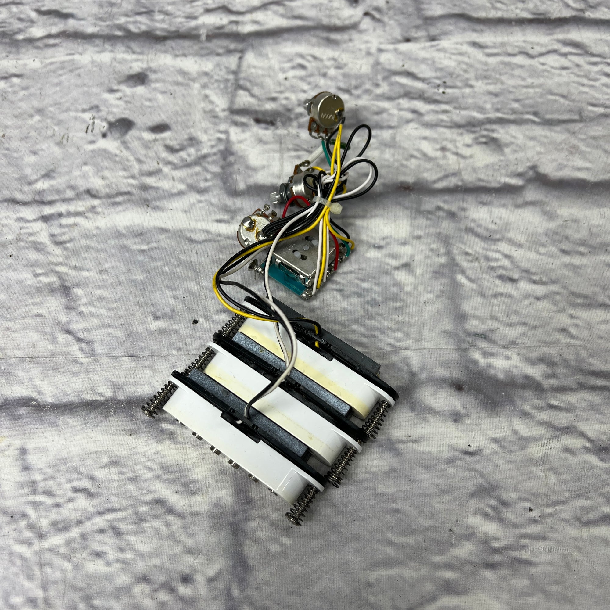 Unknown SSS Pickup Harness