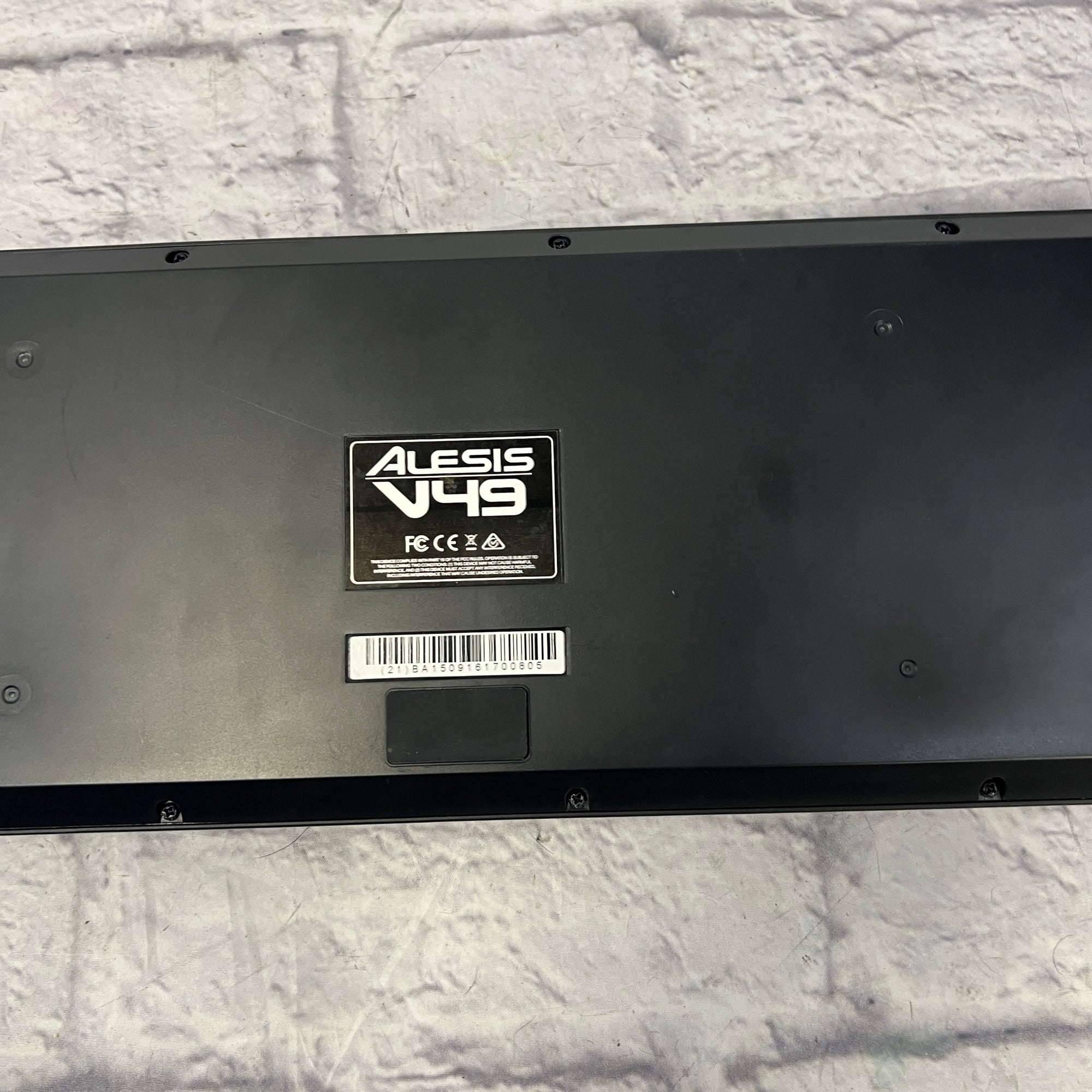 Alesis V49 49-Key MIDI Controller with Pads - Evolution Music