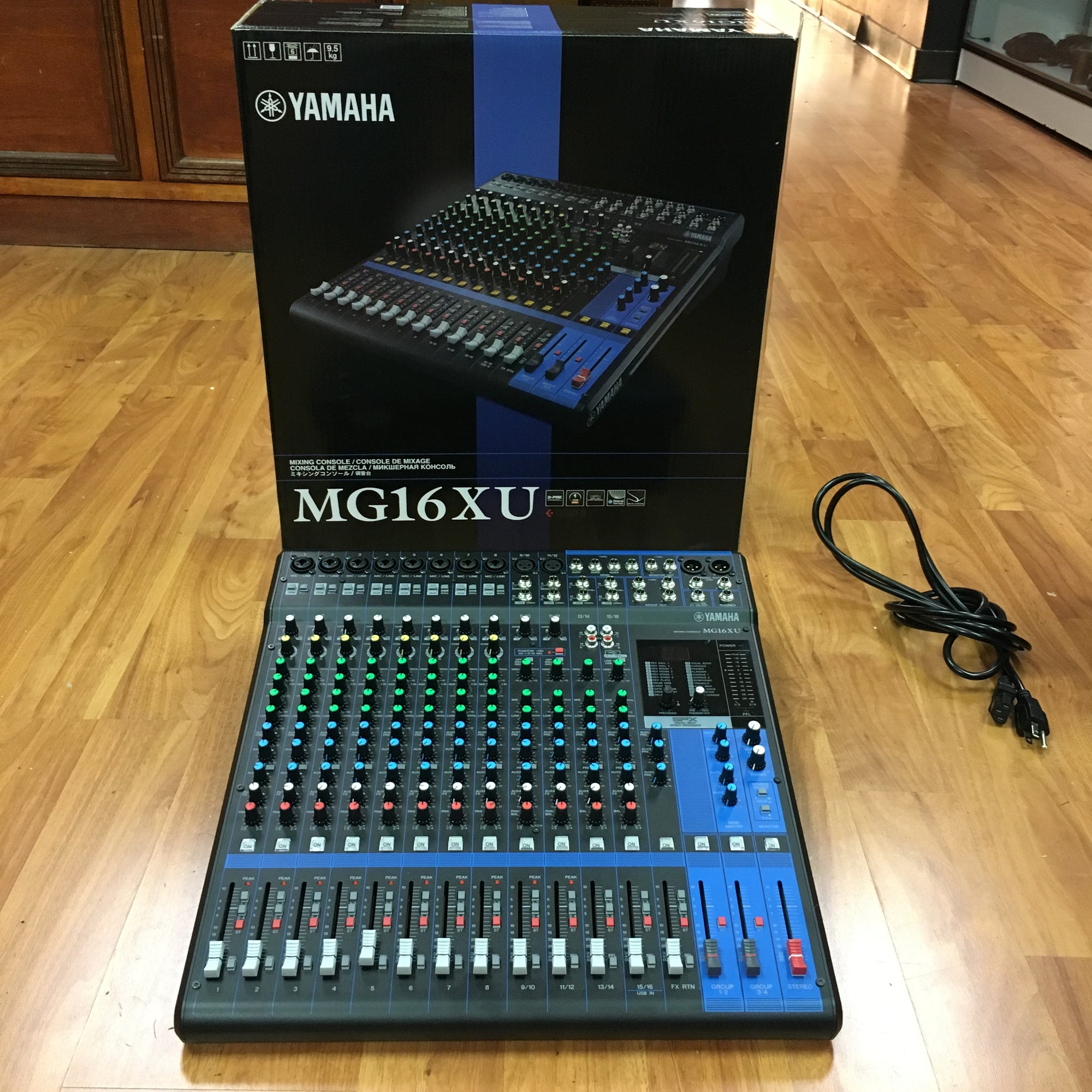 Yamaha MG16XU 16Ch Mixer w Orig Box