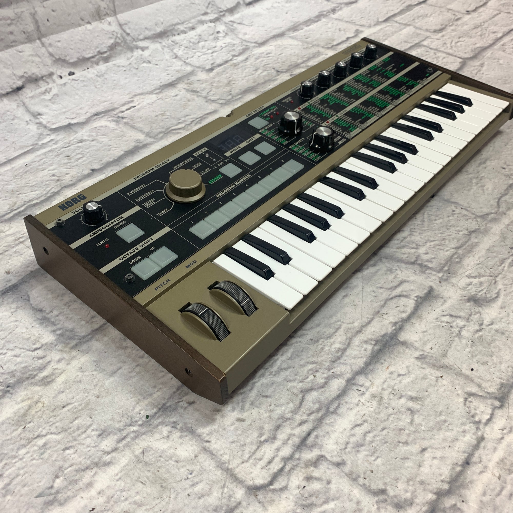 Korg MicroKorg Synthesizer with Gator Bag - Evolution Music