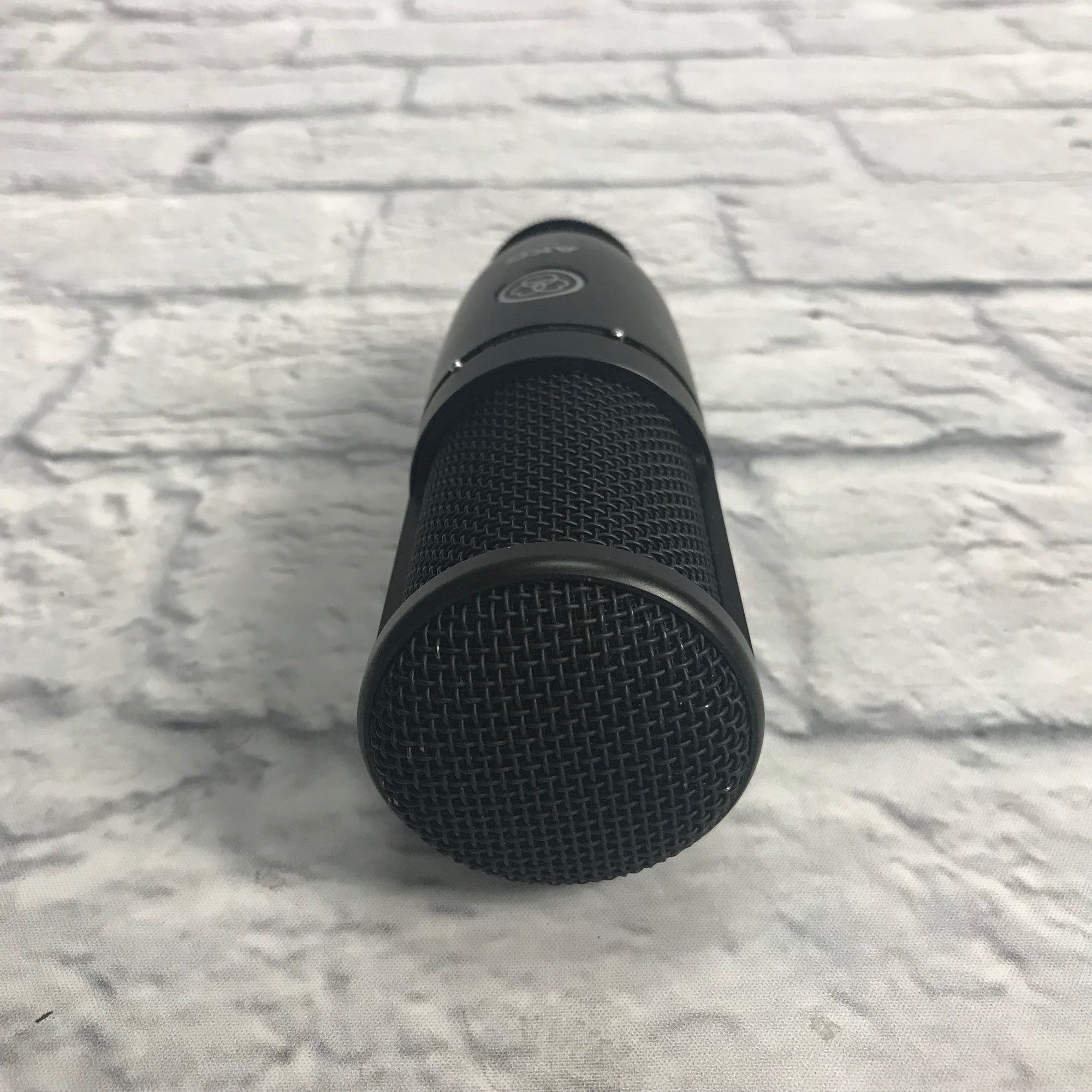 AKG P120 Condenser Microphone with Case & Mount - Evolution