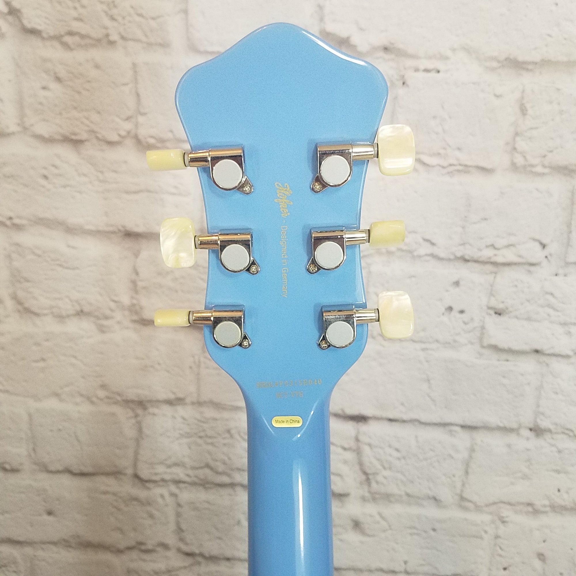Hofner Contemporary Verythin Semi-Hollow Guitar with Bigsby Powder Blue