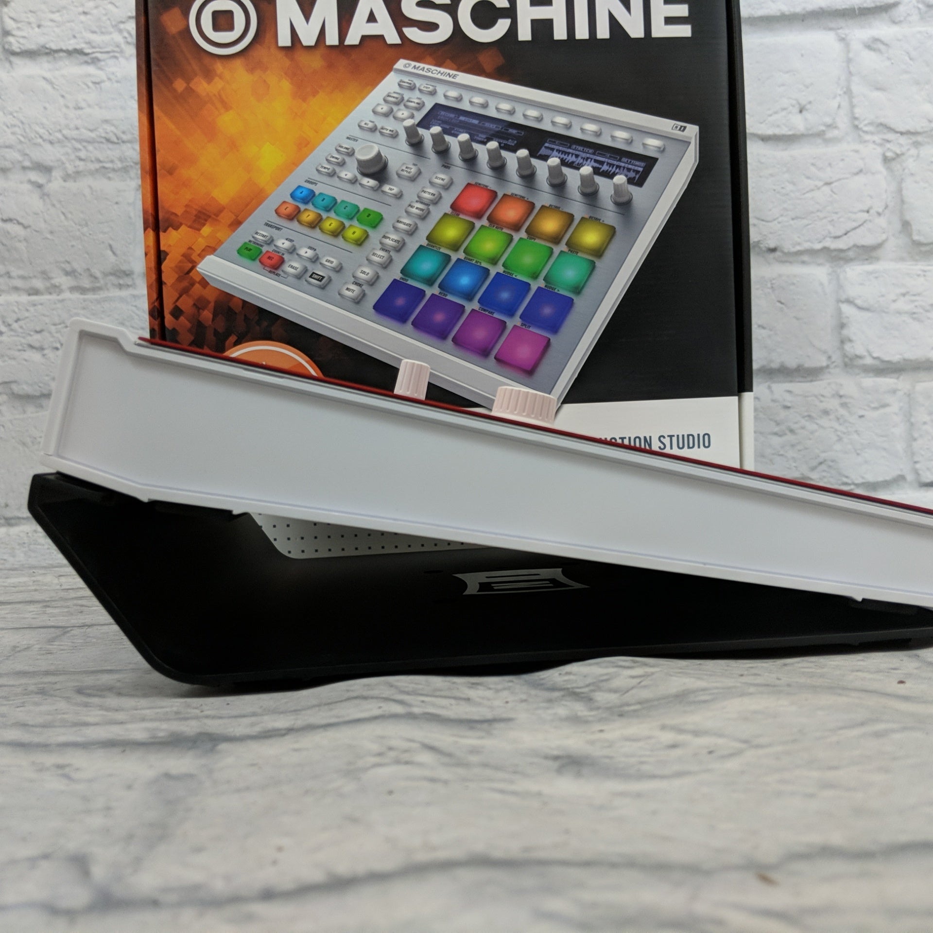 Native Instruments Maschine Mark II with Software, Red
