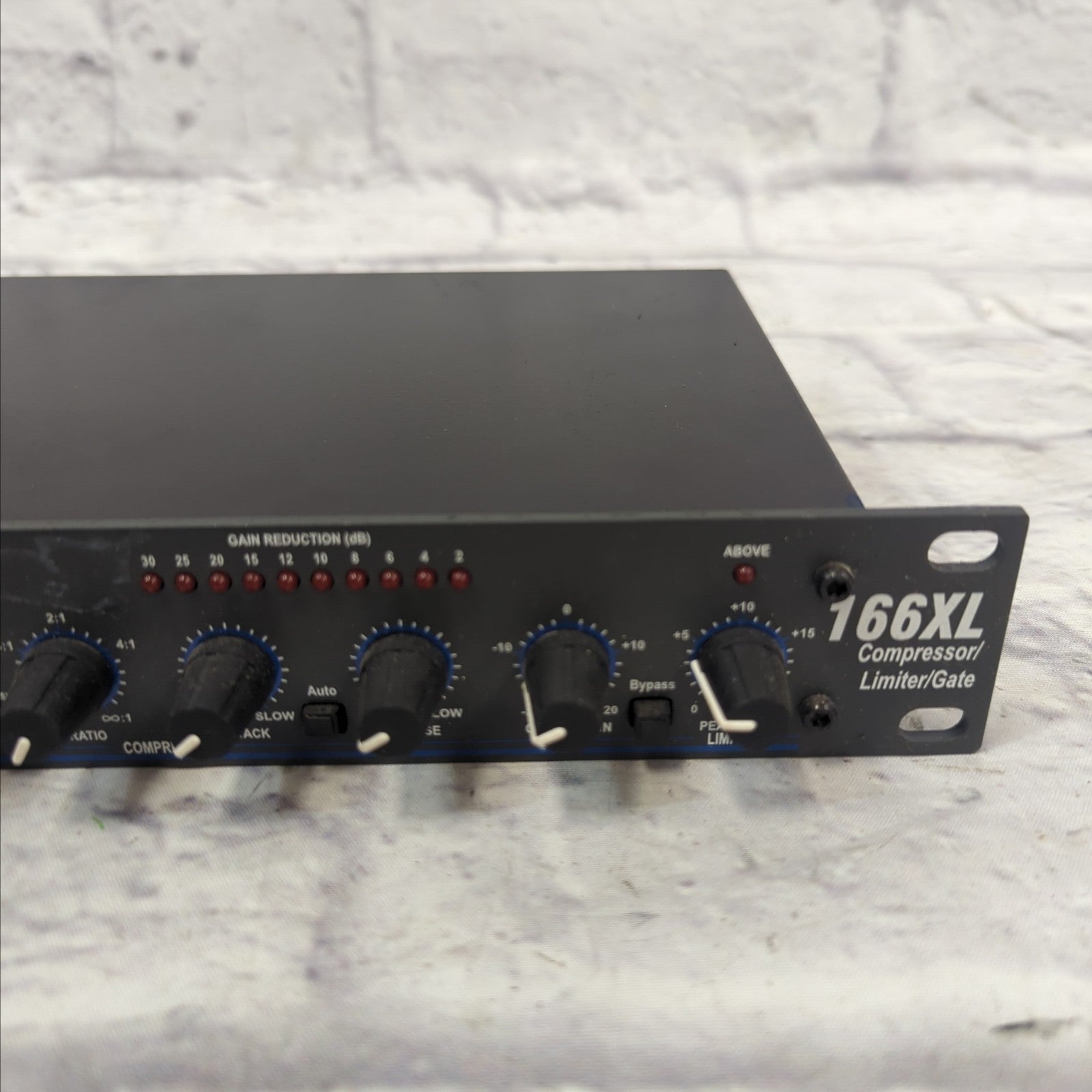 DBX 166XL Compressor / Limiter / Gate - Evolution Music