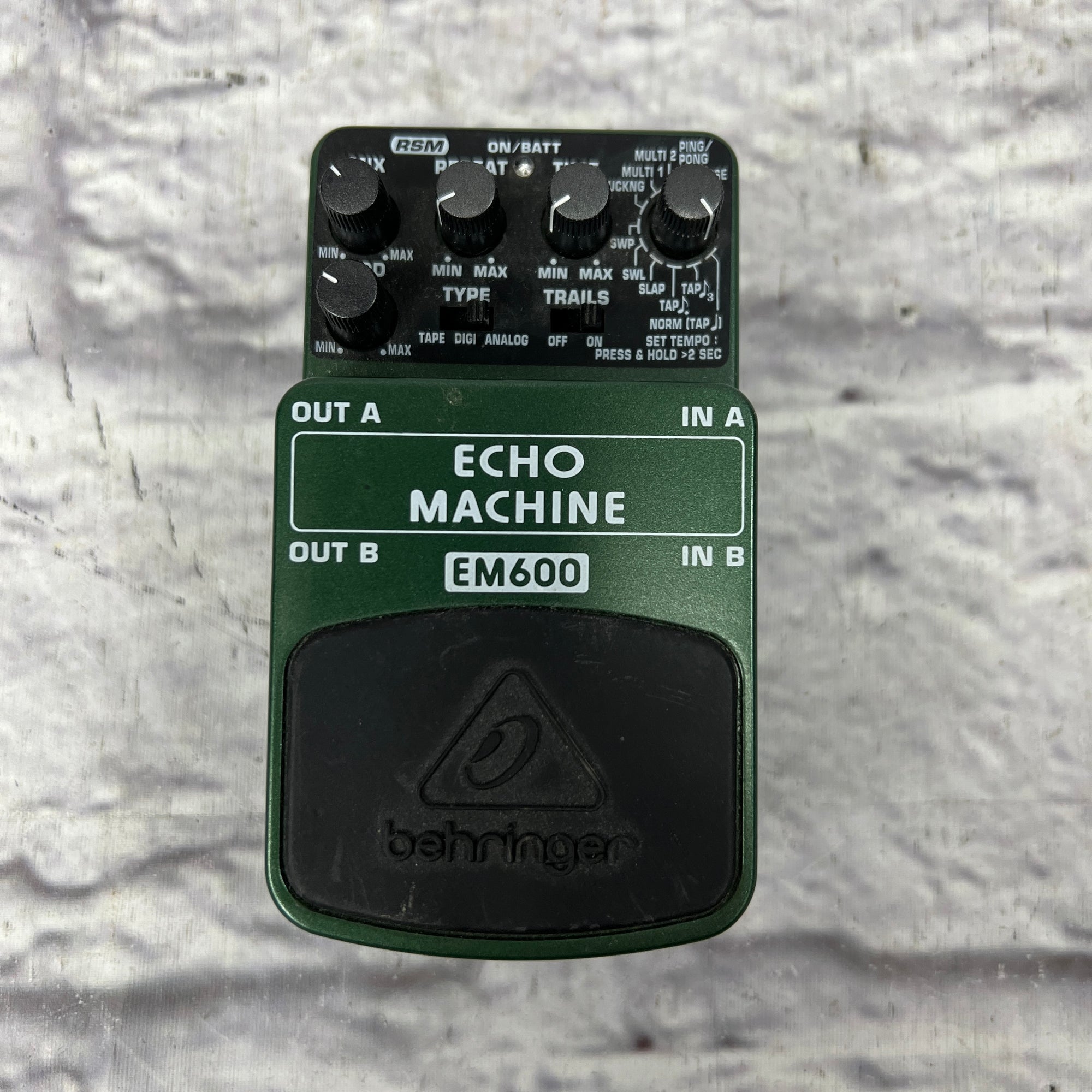 echo machine pedal Behringer Echo Machine Delay Pedal