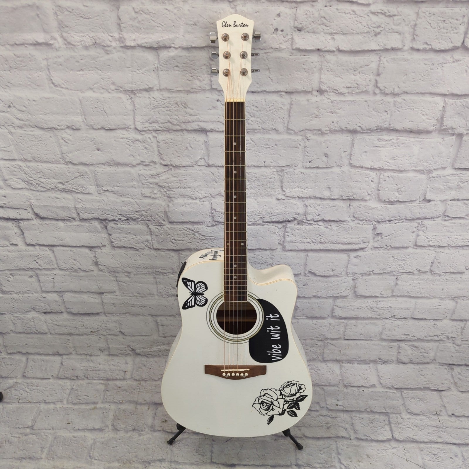 Glen Burton GA204CE-WH Spruce Top Cutaway Mahogany Neck 6-String Acoustic Electric Guitar - White
