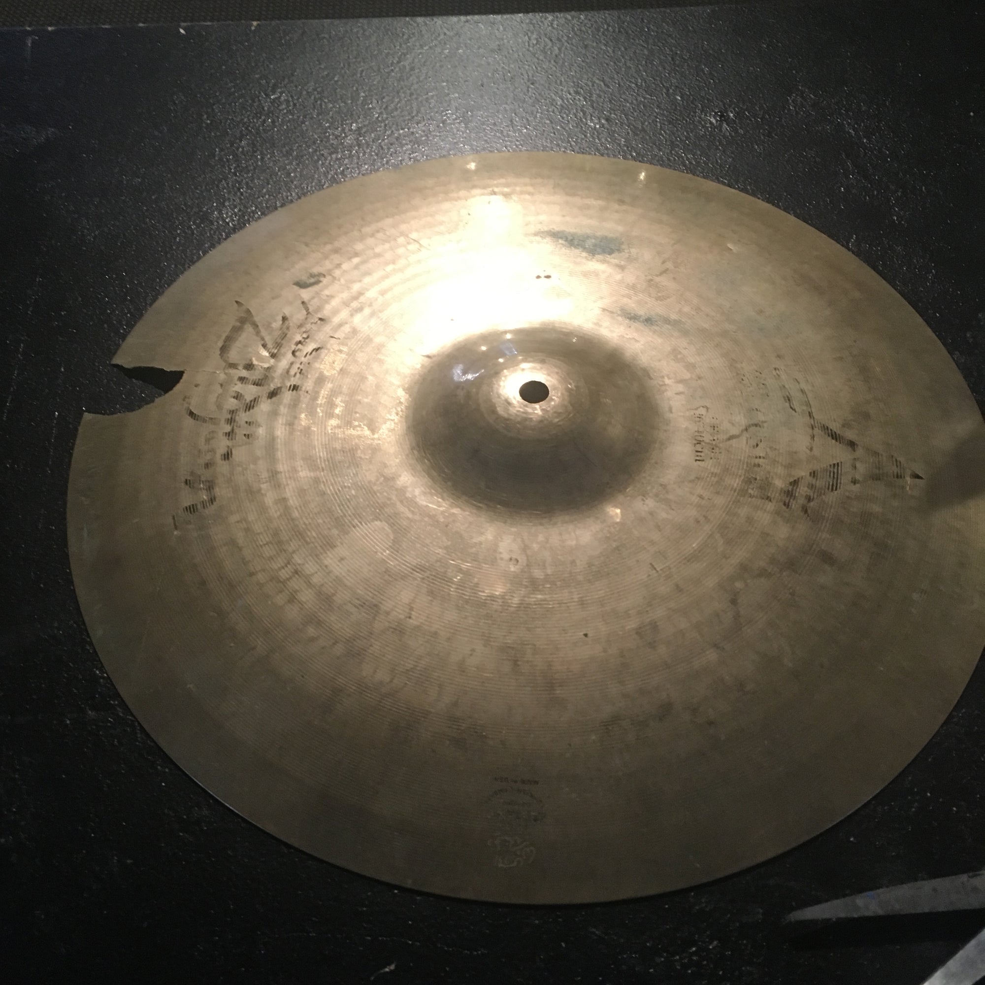 Zildjian 16" A Custom Crash (Cracked)