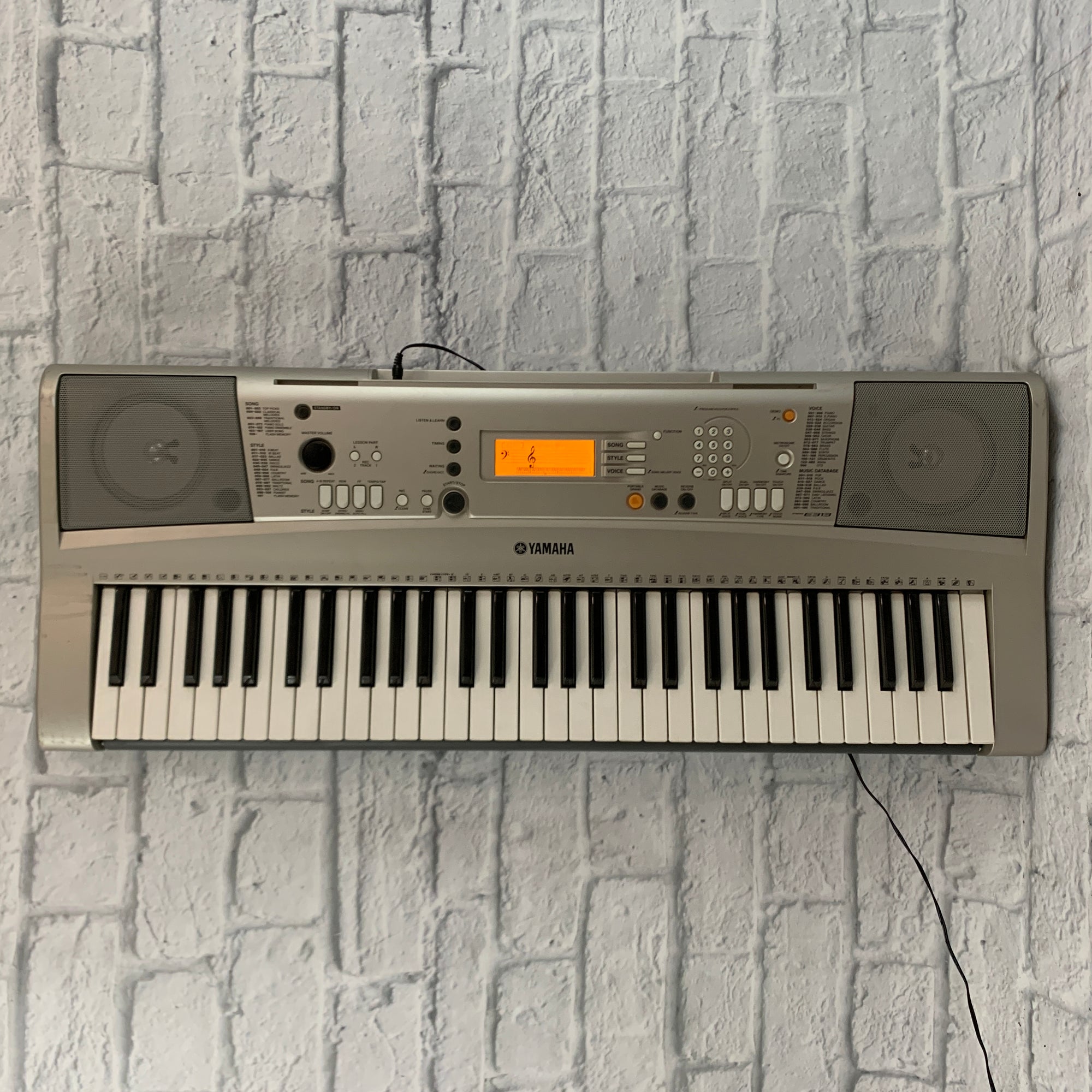 Yamaha PSR-E313 61-Key Digital Piano