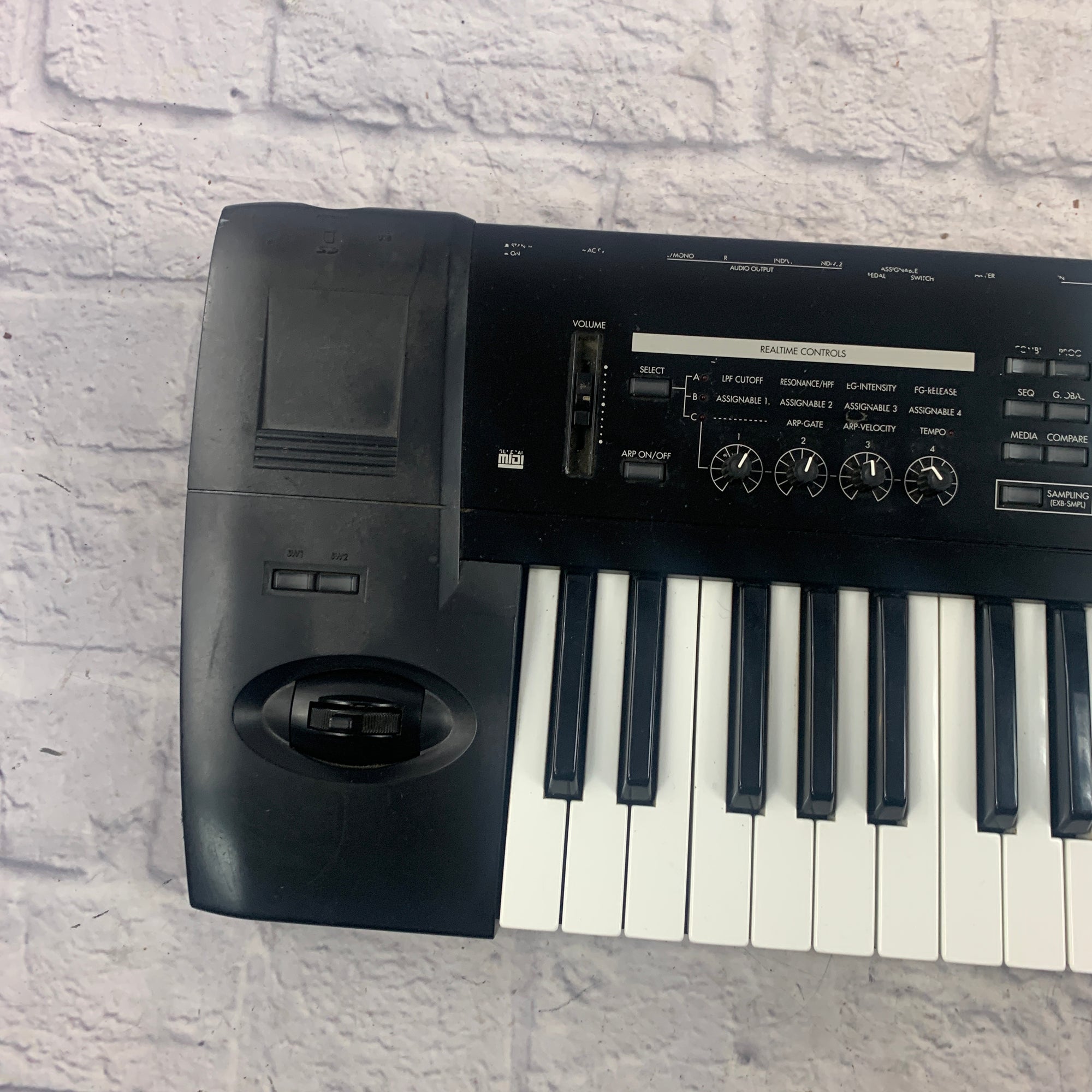 Korg TR61 Workstation - Evolution Music