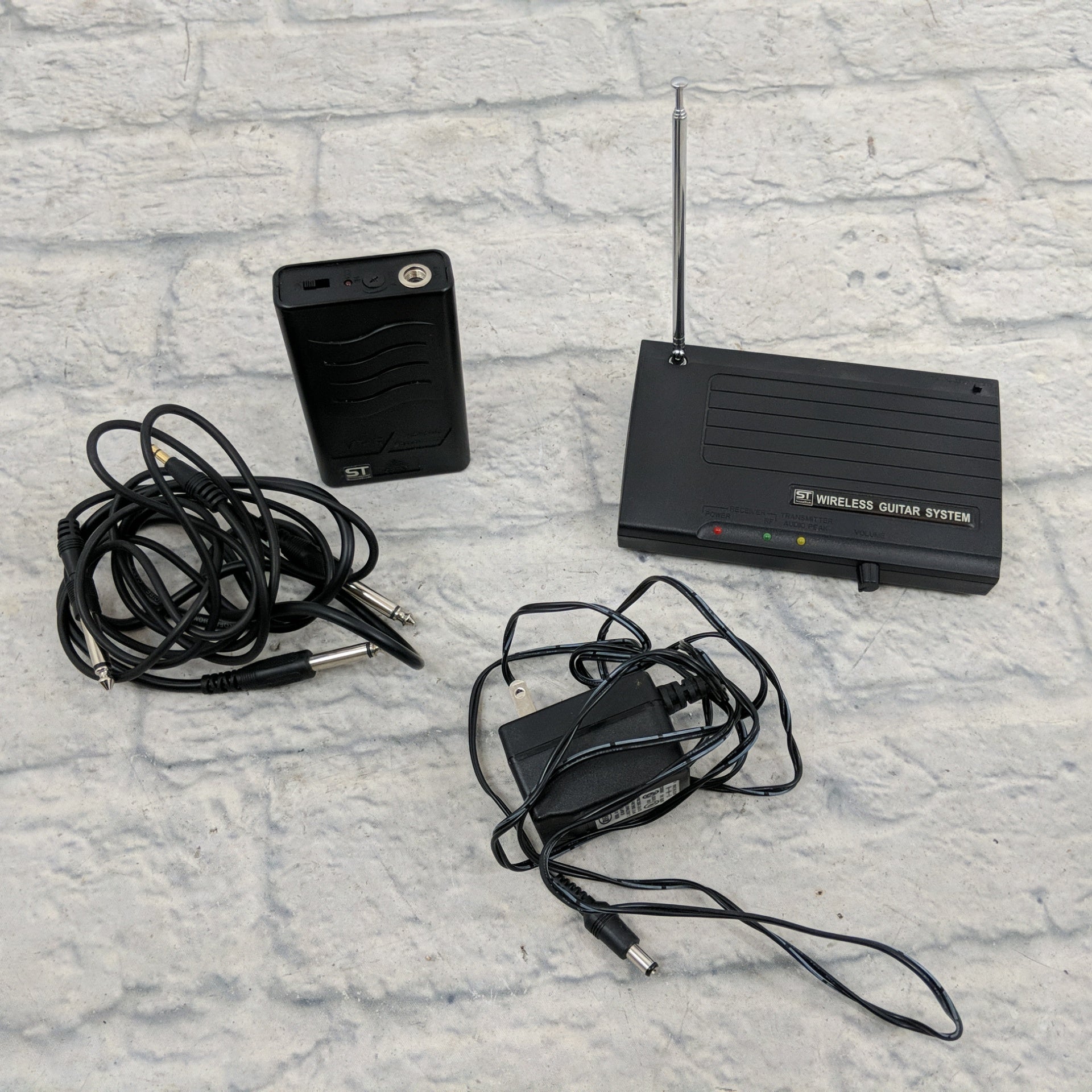 Soundtech Wireless Guitar System