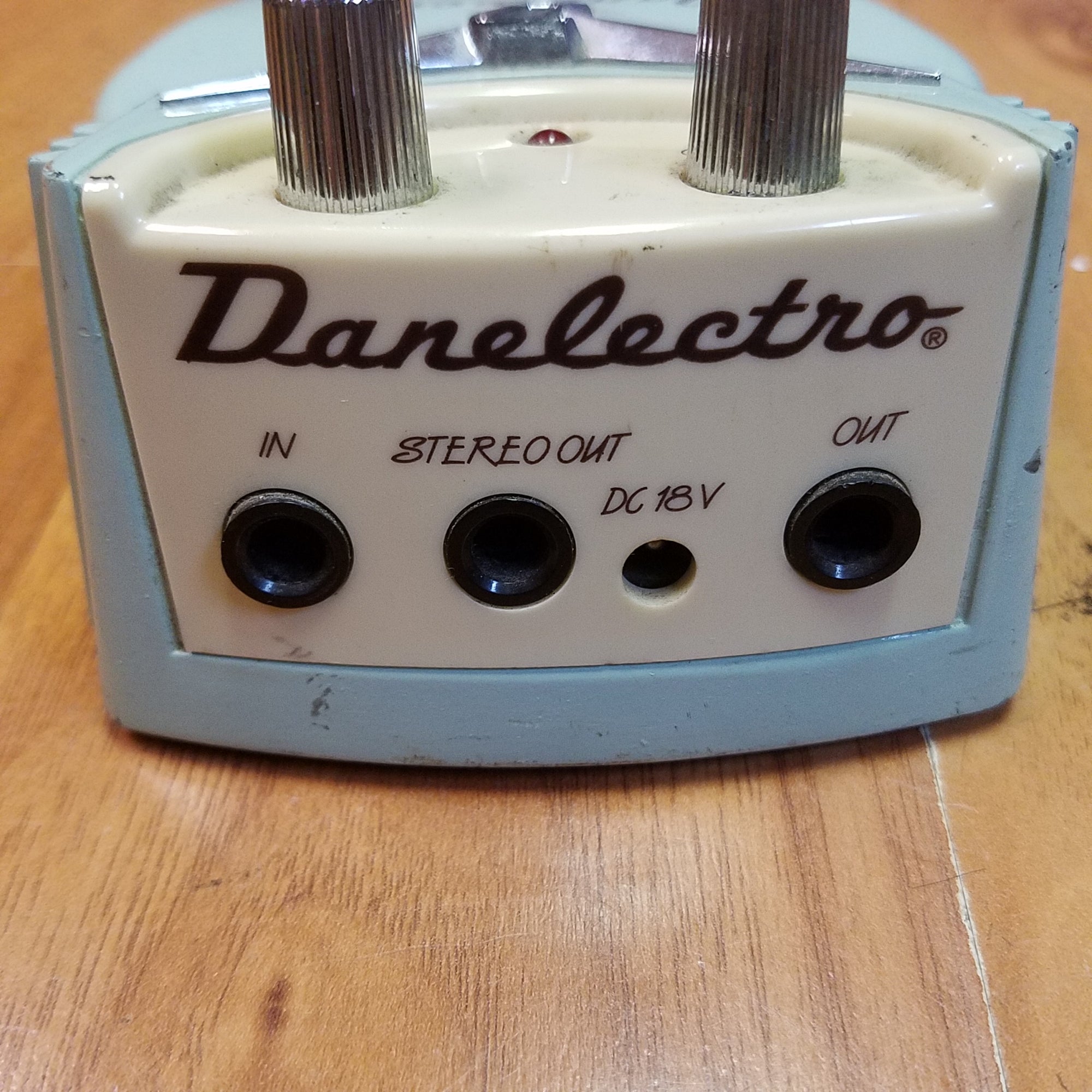 danelectro cool cat chorus pedal Danelectro Cool Cat Chorus Pedal 18V