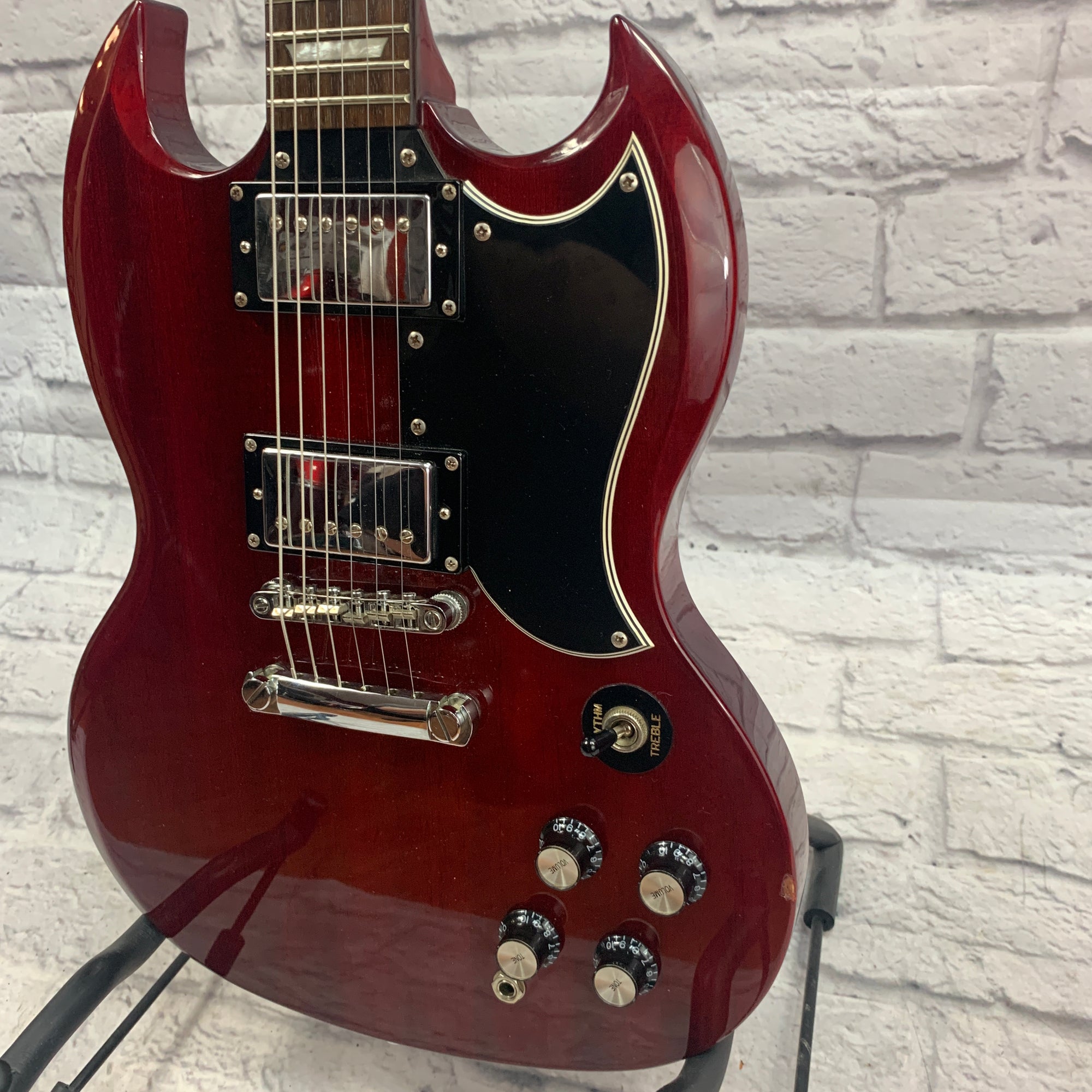 Epiphone G400 SG with SKB Case