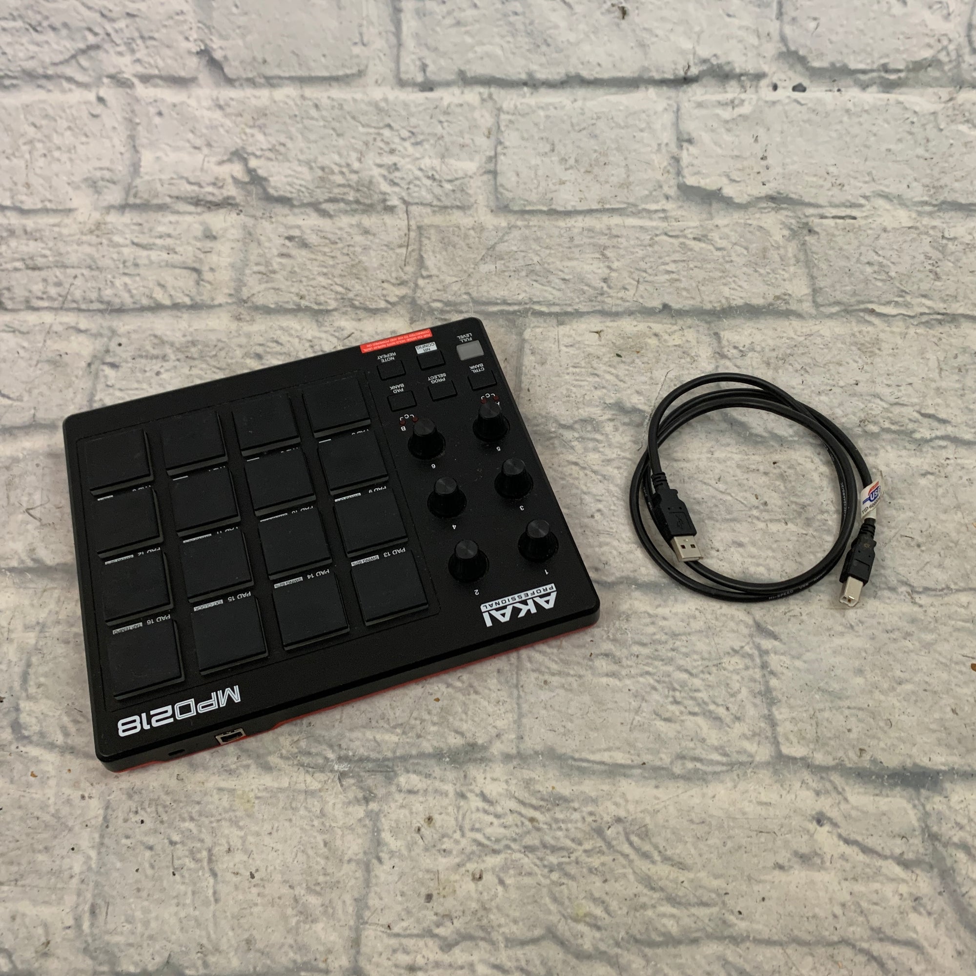 Akai MPD218 MIDI USB 16 Pad Controller