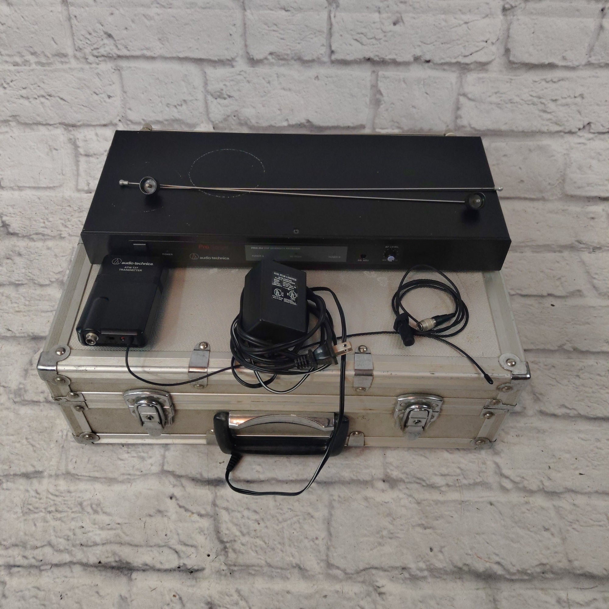 Audio Technica Wireless Lav System With Case ATW-T27 Transmitter Pack + Pro-R2 Wireless Receiver + AT829 Lapel Mic