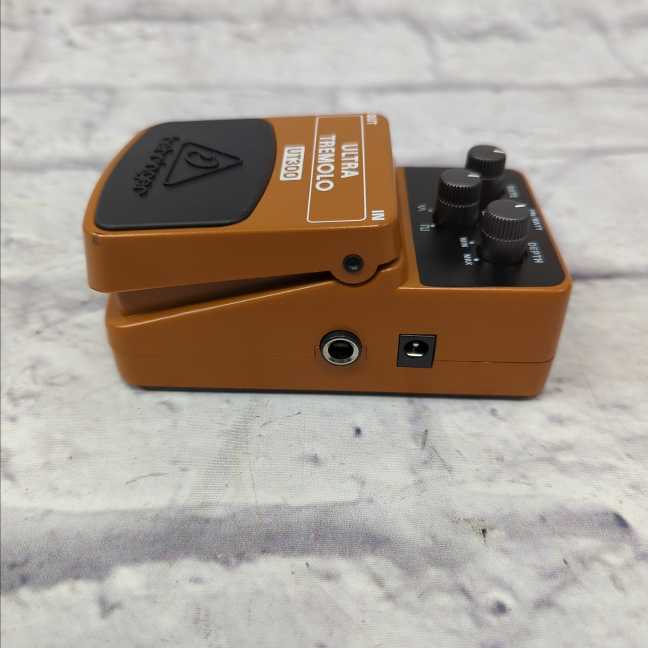 Behringer UT300 Ultra Tremolo