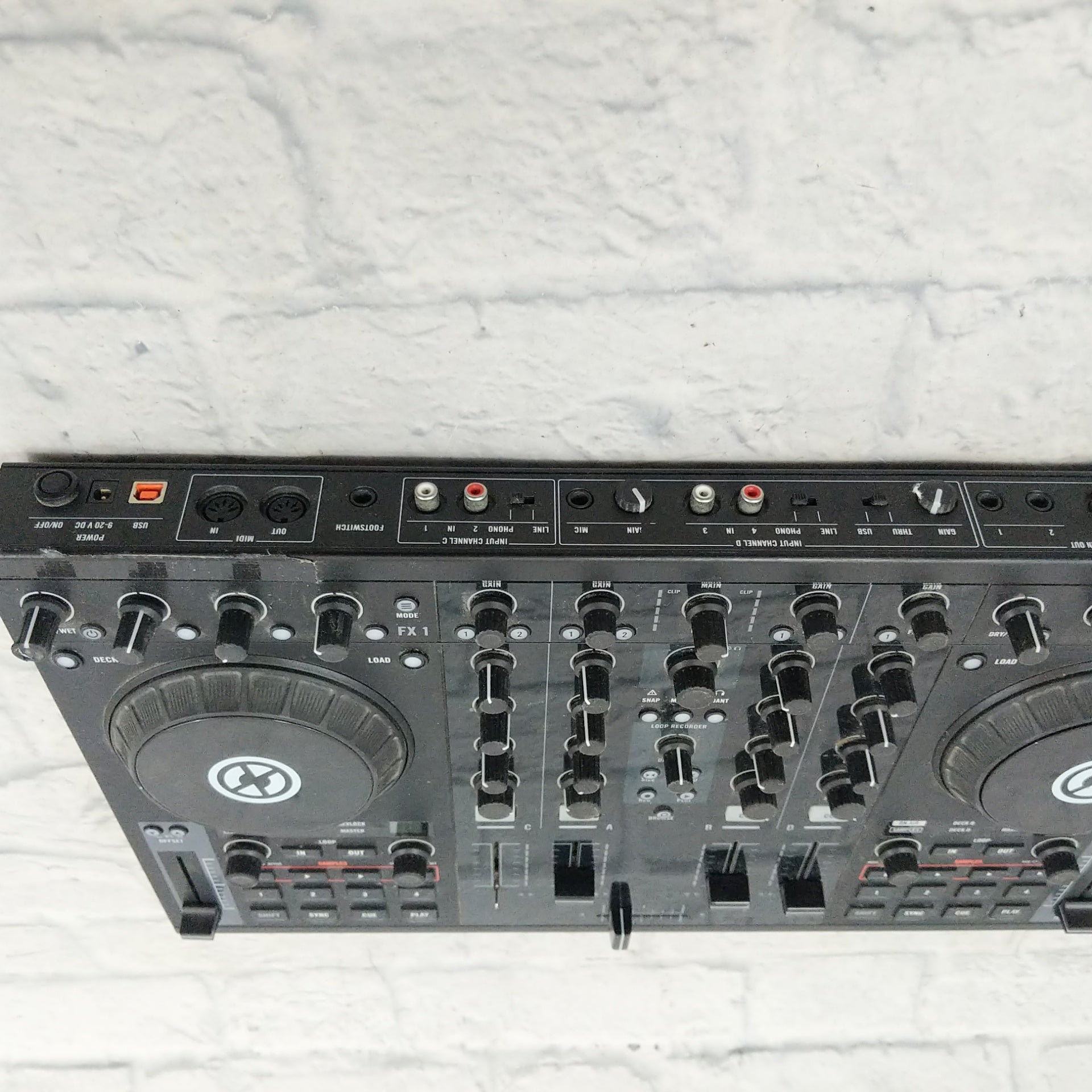 Native Instruments Traktor Kontrol S4 mk1 - Evolution Music Native Instruments Traktor Kontrol S4 mk1 - Evolution Music