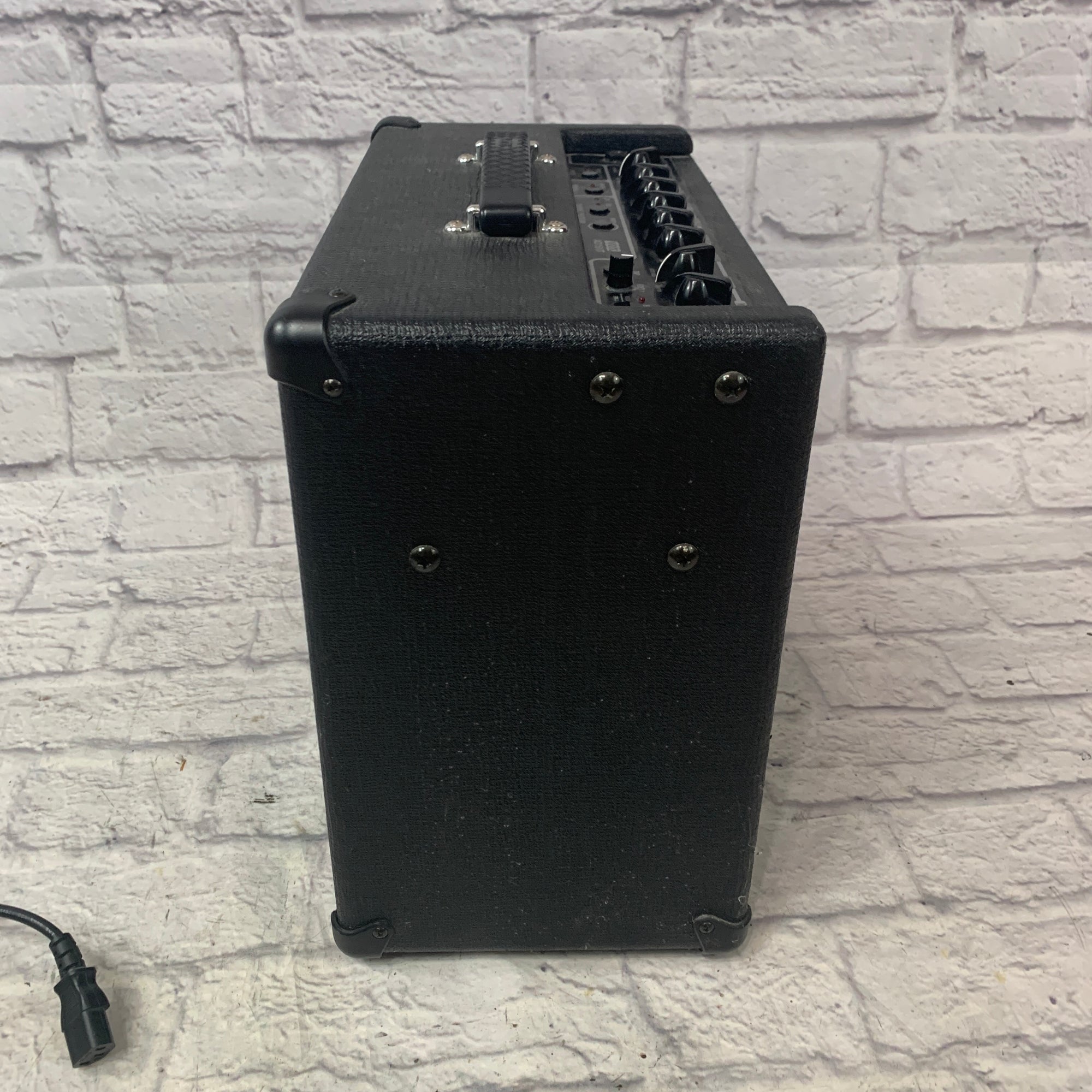 Vox AD15VT Valvetronix Guitar Combo Amp w/ Footswitch