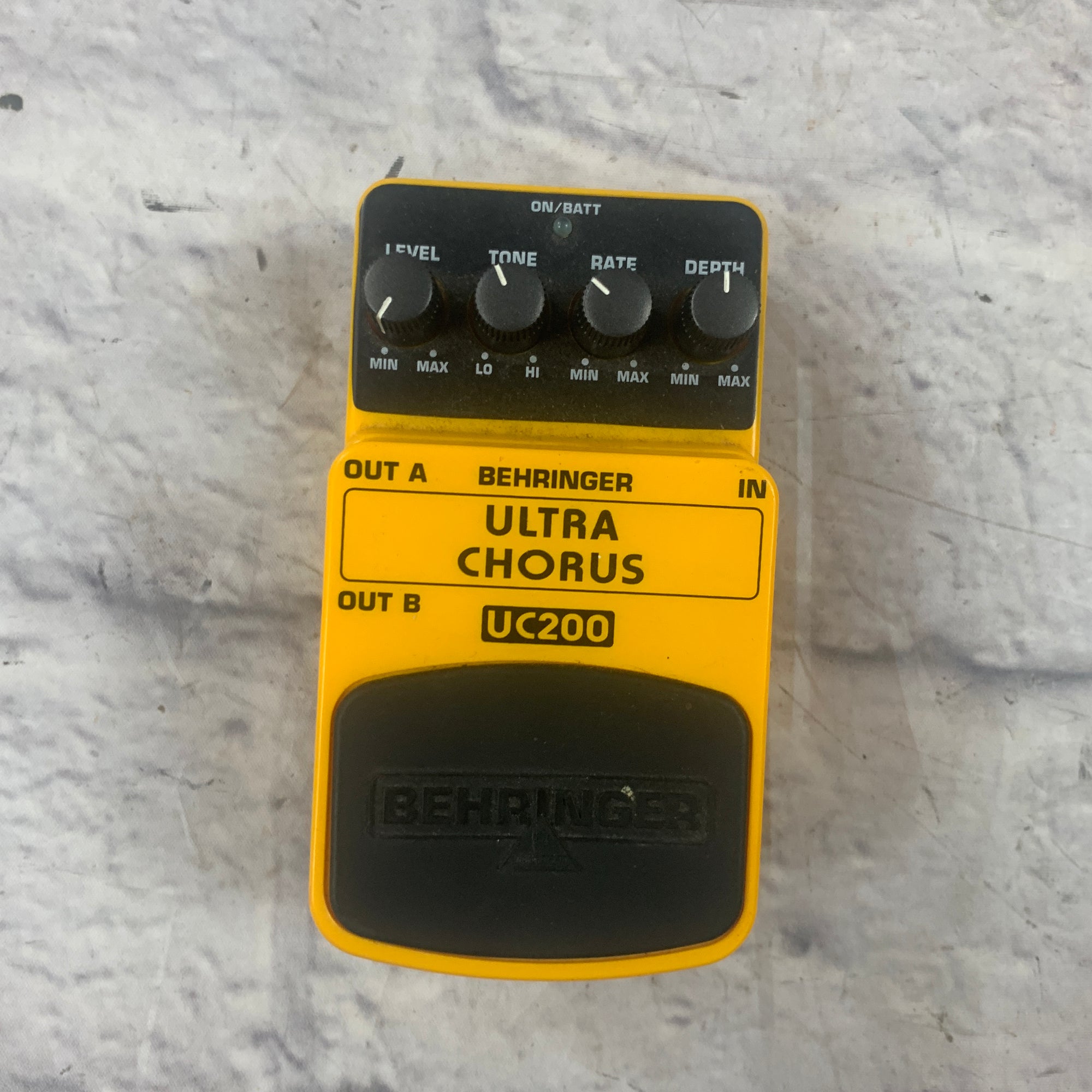 behringer chorus pedal Behringer Ultra Chorus UC200 Chorus Pedal