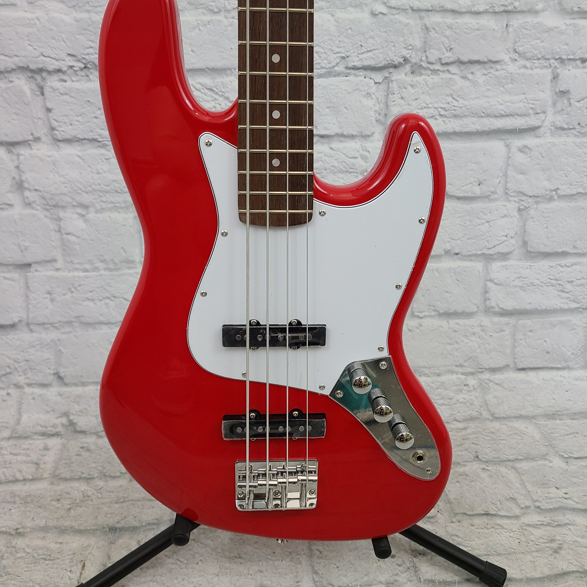 Nashville Guitar Works 220 Electric J Bass - Red. Rosewood Fretboard
