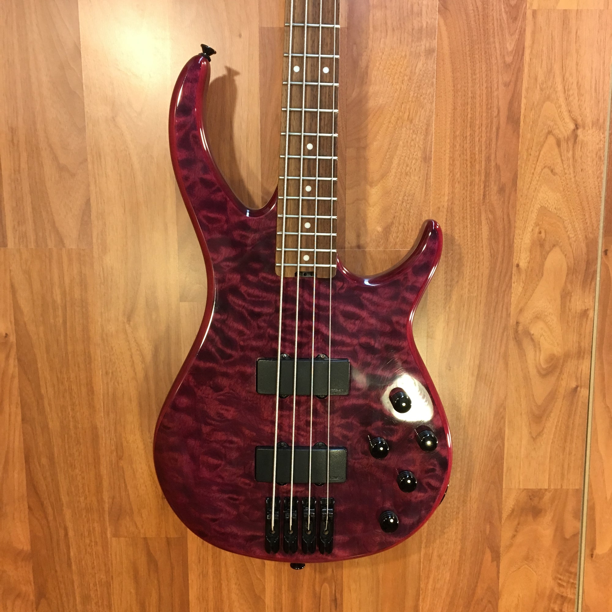 ** Peavey Millinnium ACBXP Bass