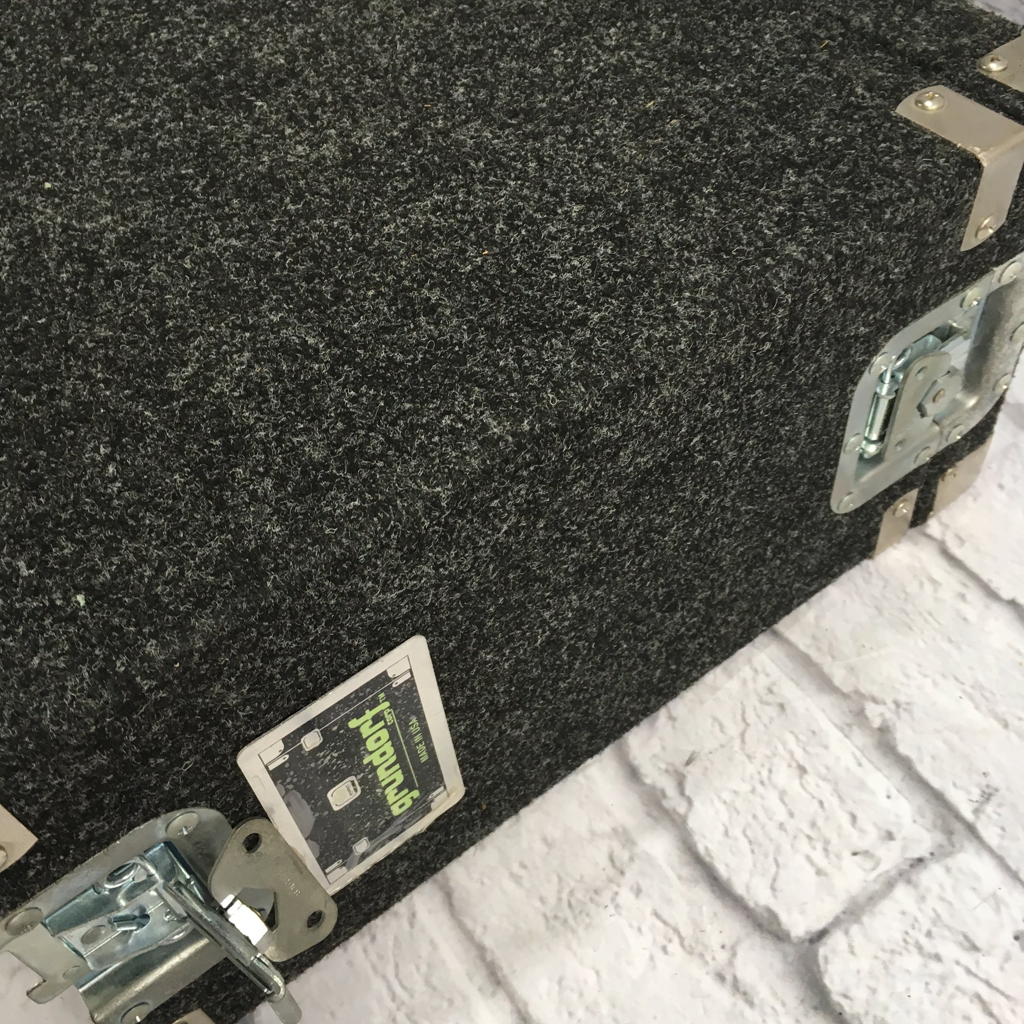 Grundorf 4 Space Carpet Rack Case