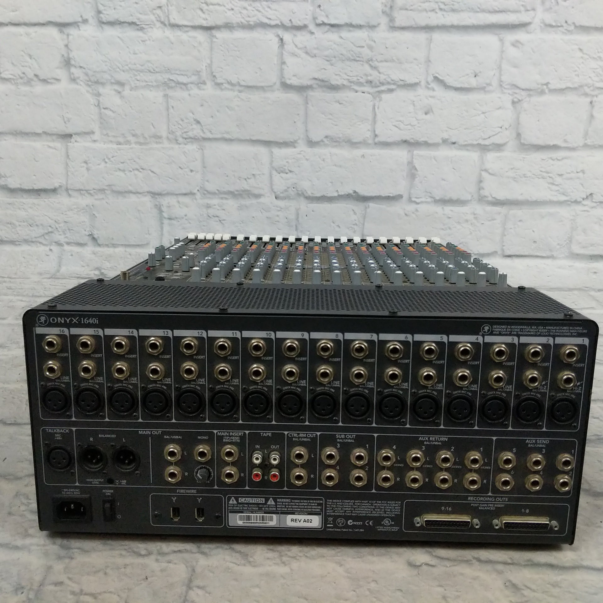 Mackie Onyx 1640i 16-Channel 4-Bus Firewire Analog Mixer