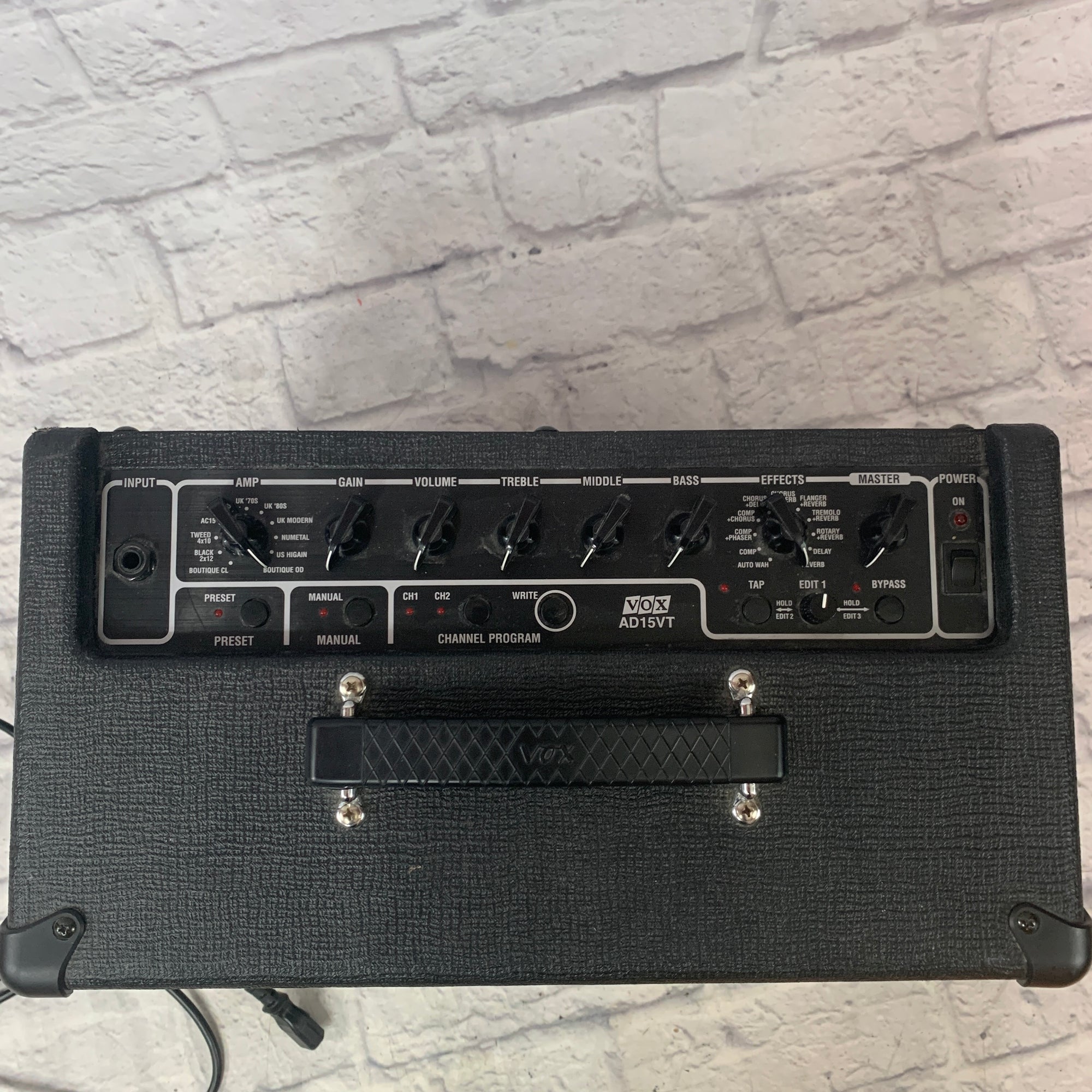 Vox AD15VT Valvetronix Guitar Combo Amp w/ Footswitch