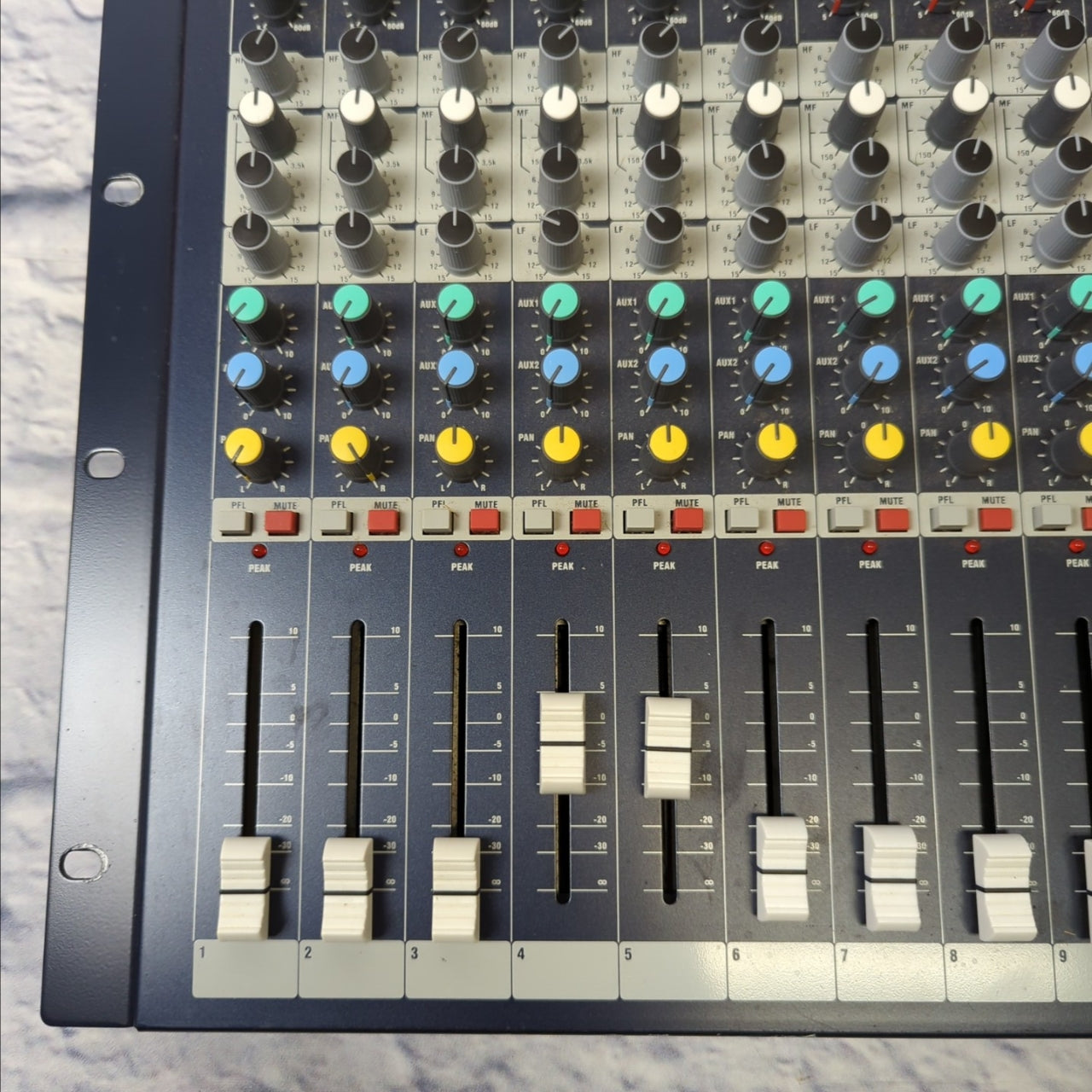 Soundcraft EPM12 12 Channel Rack Mixer with Rack Ears