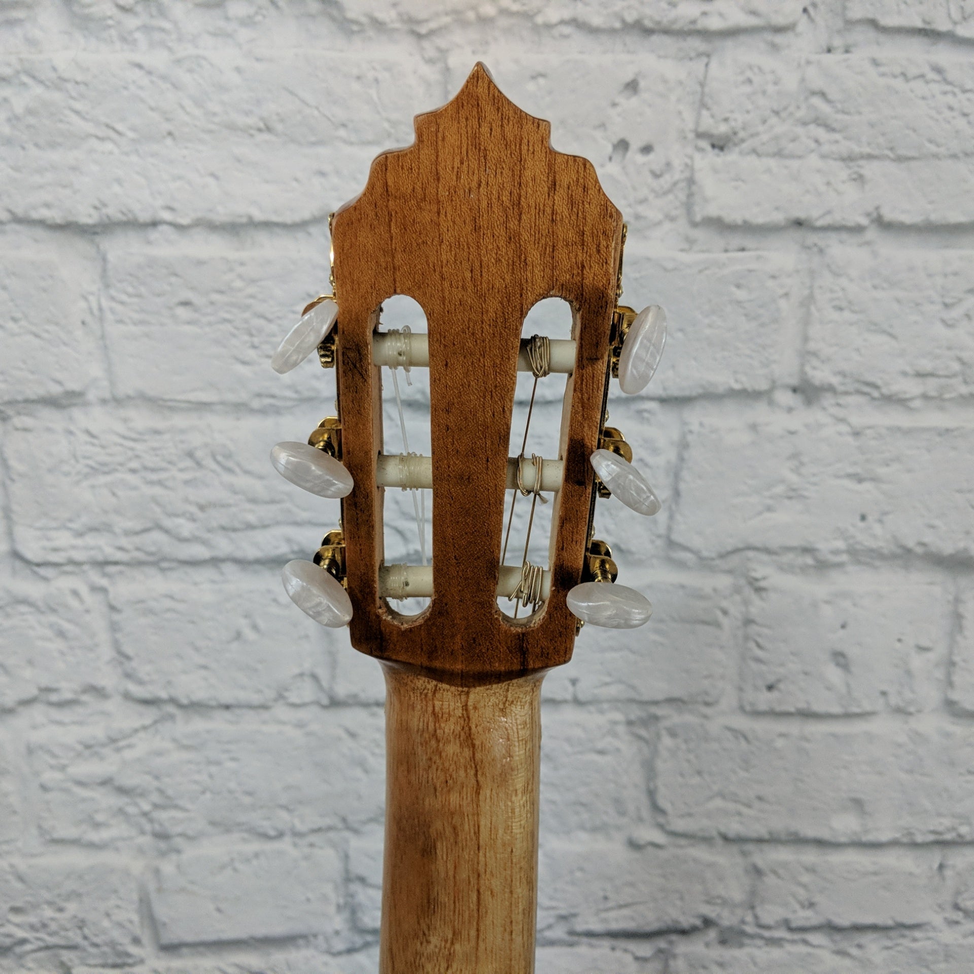 **Paracho Handmade Classical Guitar Amezcua Gomez