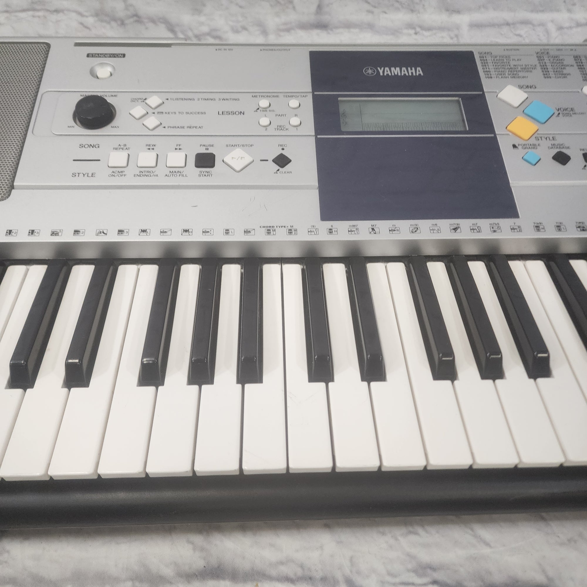 E323 Yamaha PSR-E323 76-Key Electronic Keyboard with Power Supply ...