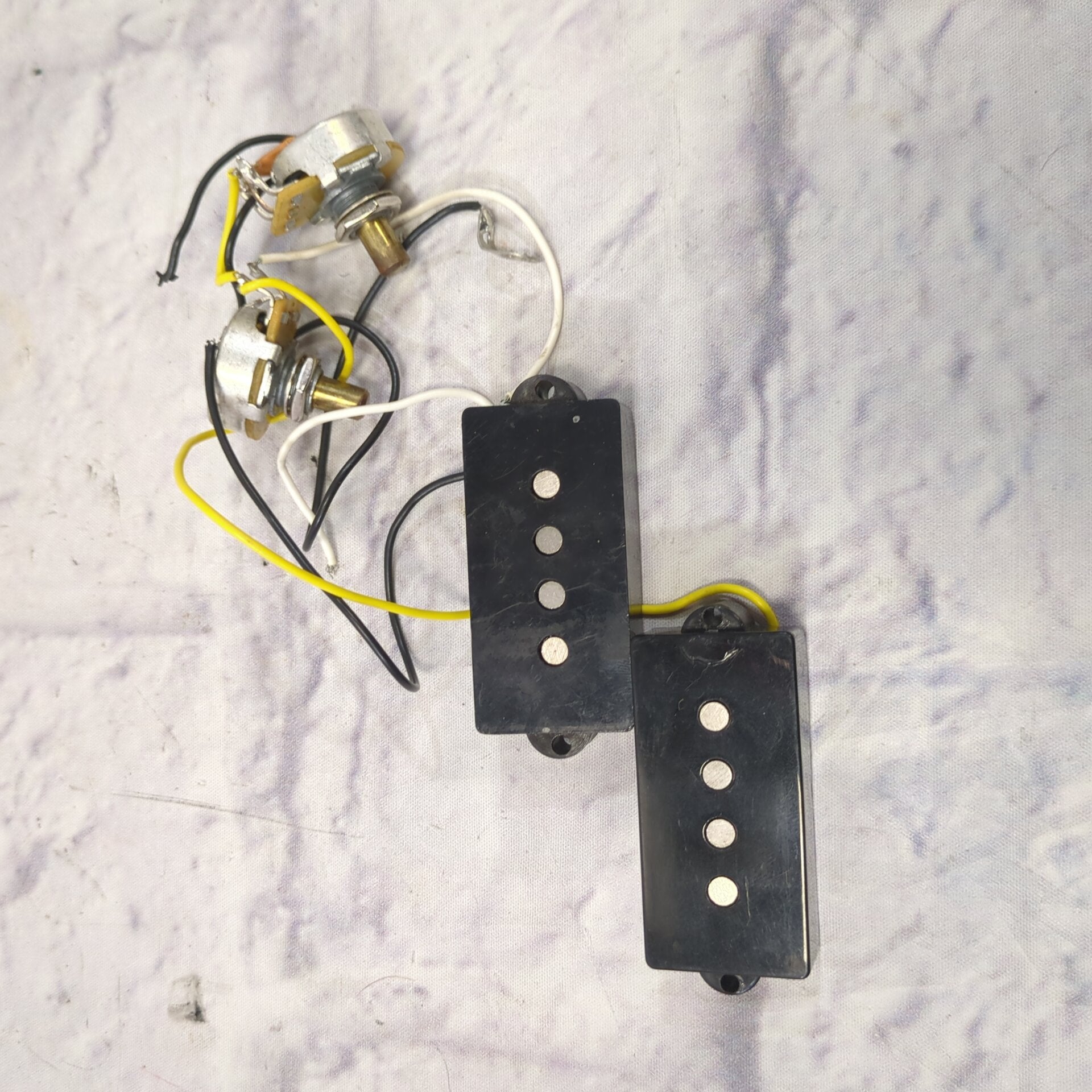 Fender Mexican P-Bass Pickups & Pots