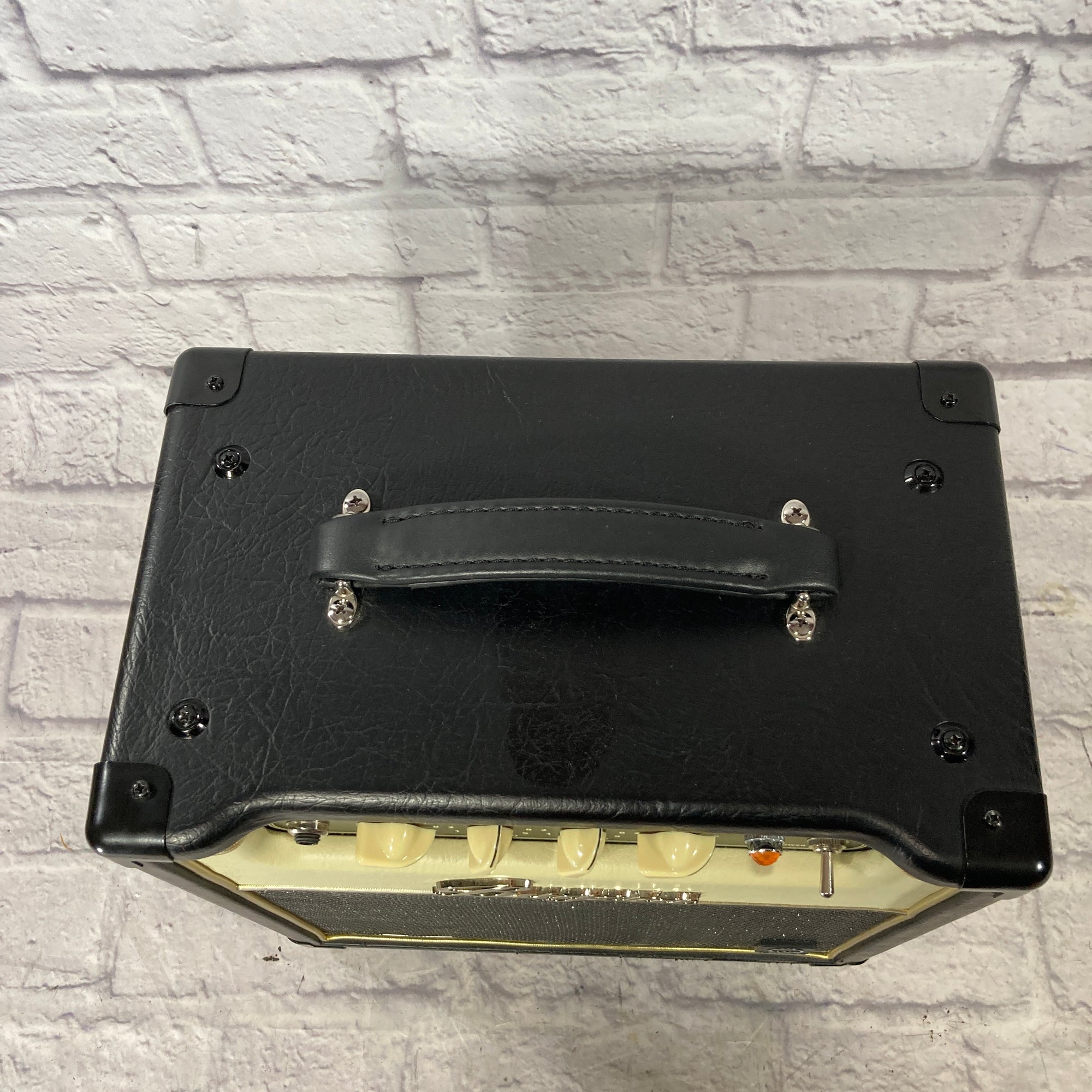 Bugera V5 Infinium 1x8 Guitar Combo Amp