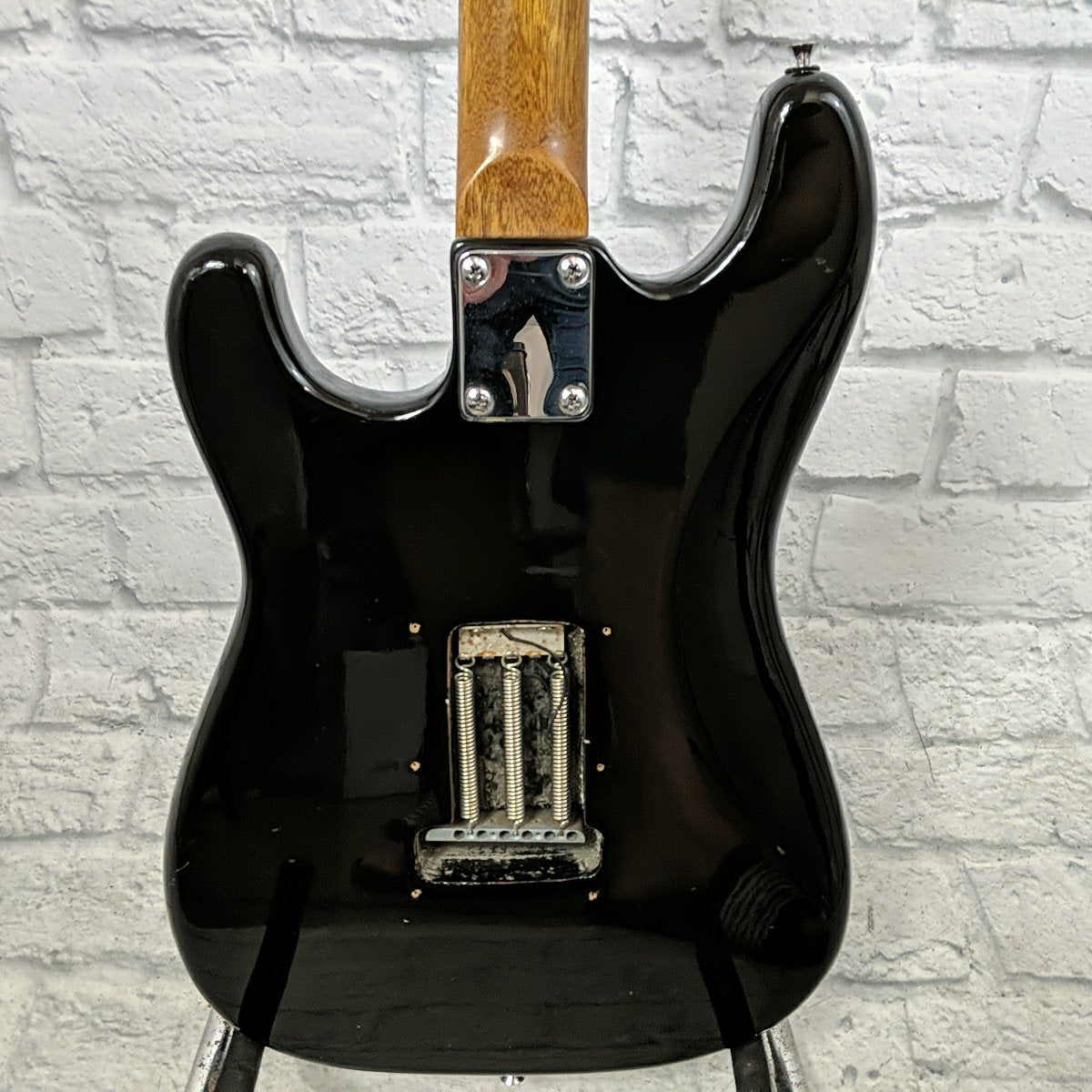 Samick Strat Electric Guitar - Black with Red Pickguard