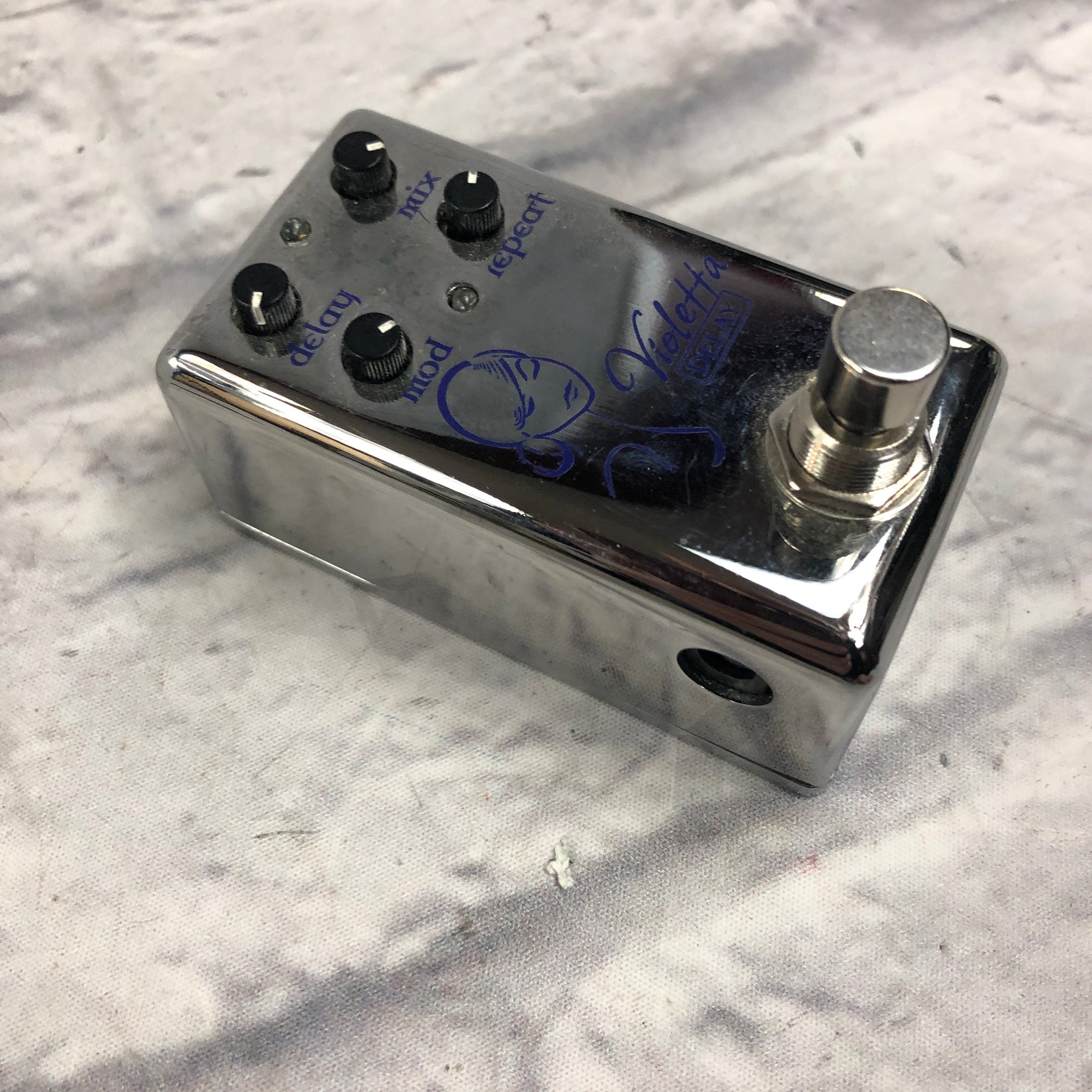 Red Witch Violetta Delay Mini Pedal