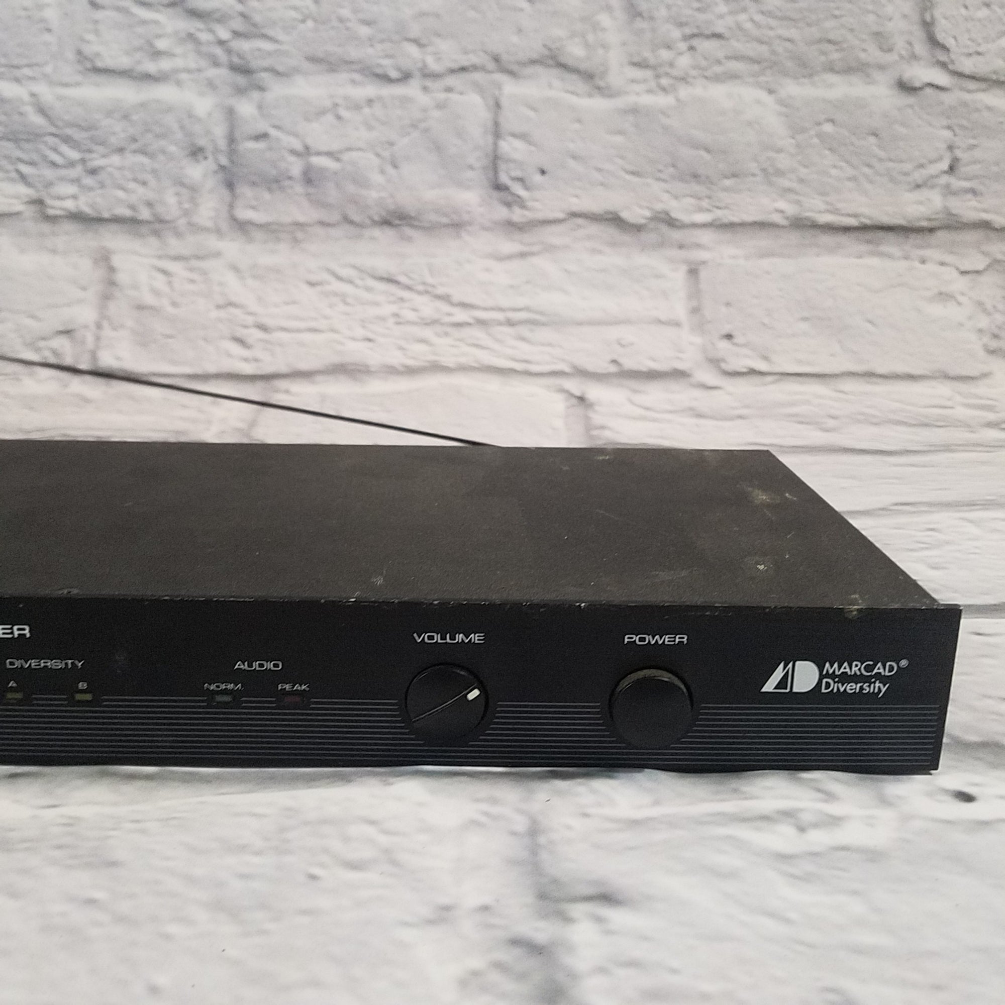 Shure L4 Diversity Wireless Receiver - Evolution Music