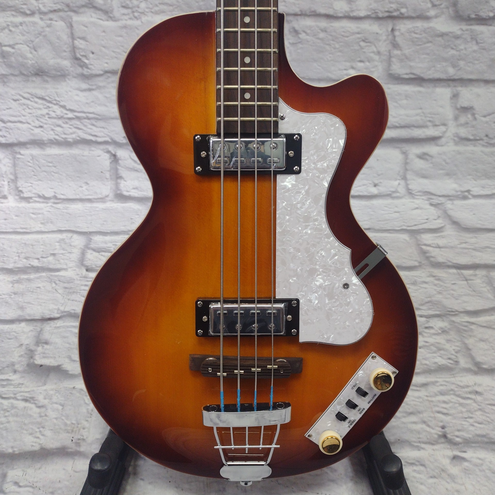 Hofner HI-CB-PE-SB 4 String Club Bass Guitar