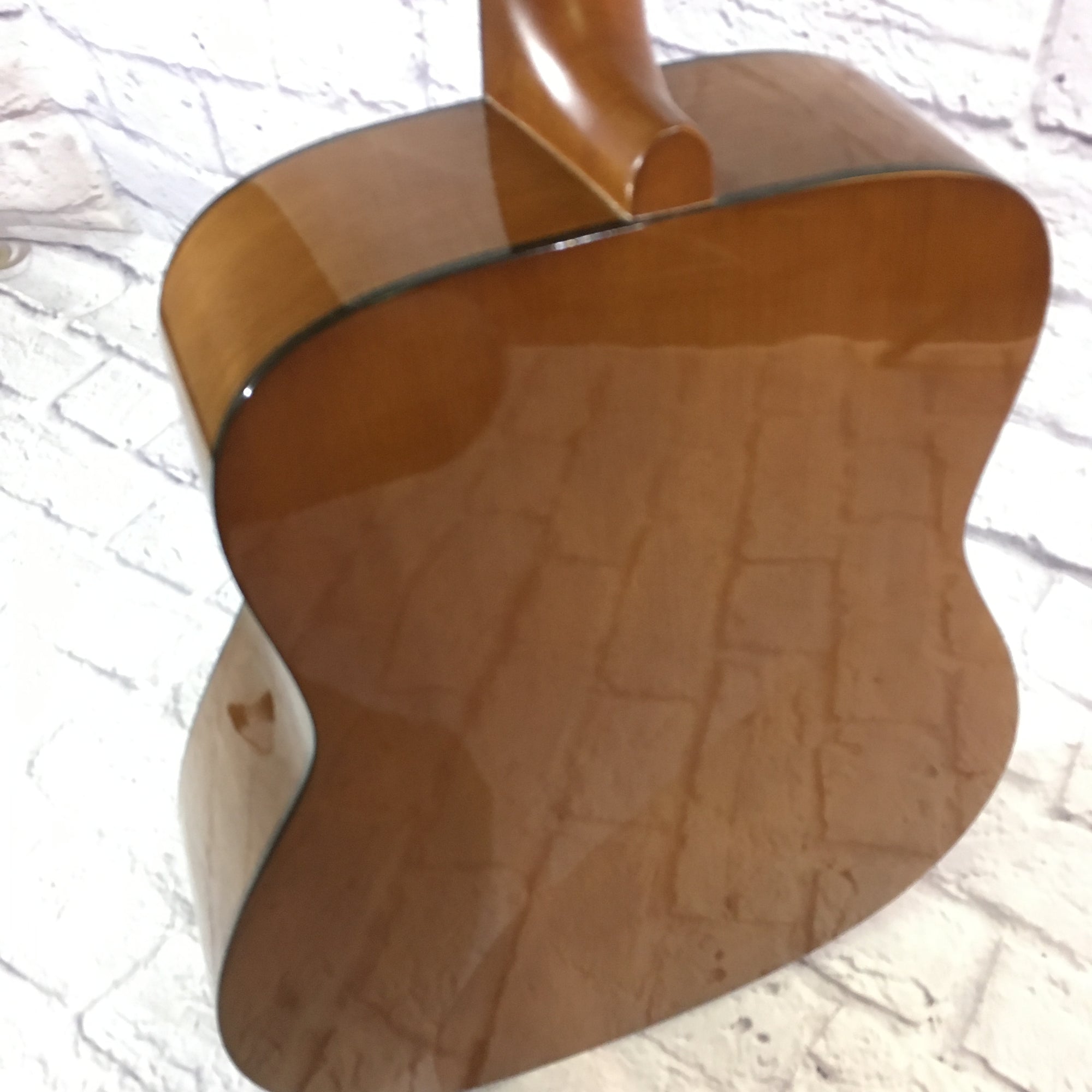 Yamaha F335 Acoustic Guitar