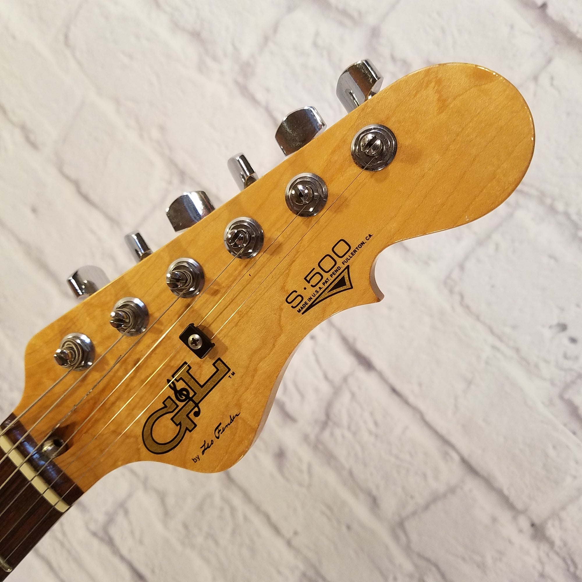 G&L S-500 USA with Seymour Duncans Electric Guitar White with Hardshell Case