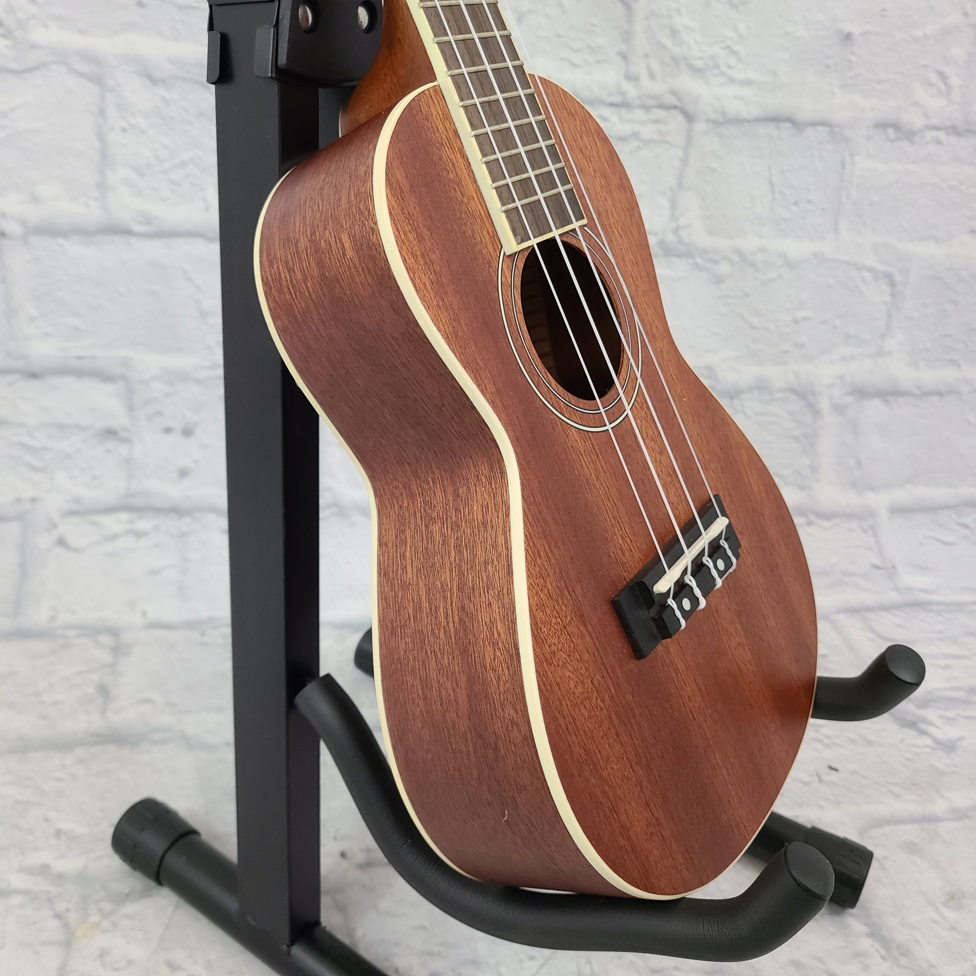 Lanikai LU22CGC Ukulele
