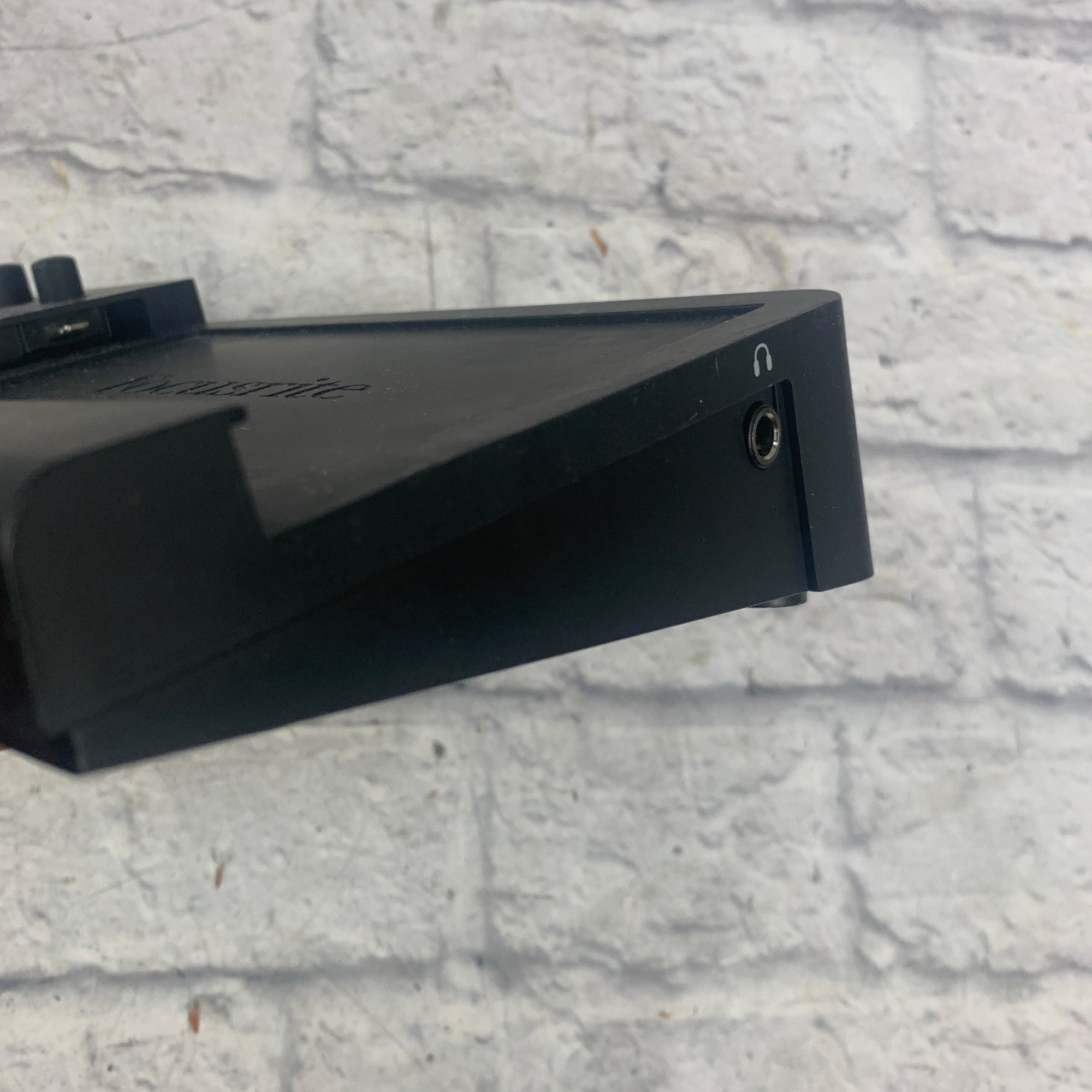 Focusrite iTrack Dock iPad Recording Interface                     \