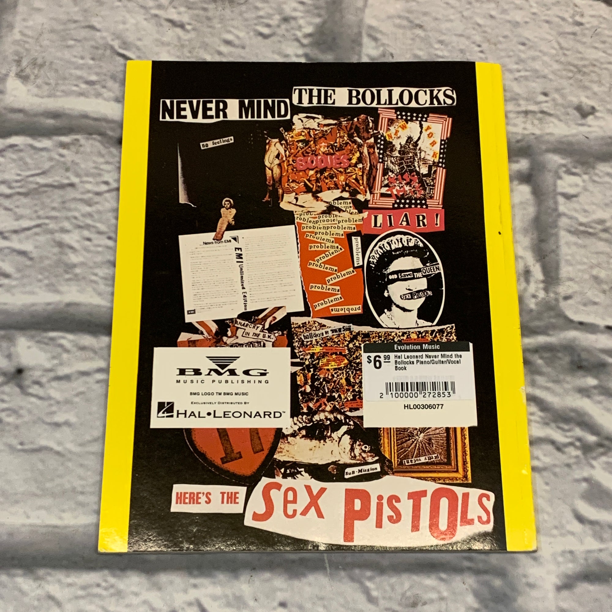 Hal Leonard Never Mind the Bollocks Piano/Guitar/Vocal Book