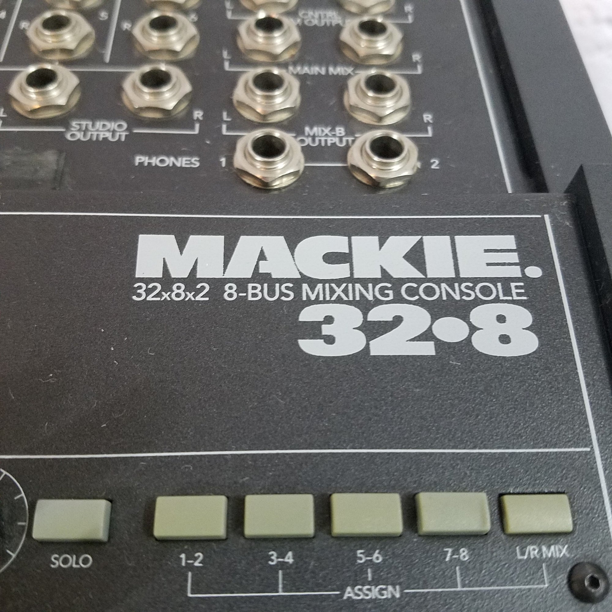 Mackie 32x8 8-Bus 32 Channel Analog Mixer with Power Supply - Evolution  Music