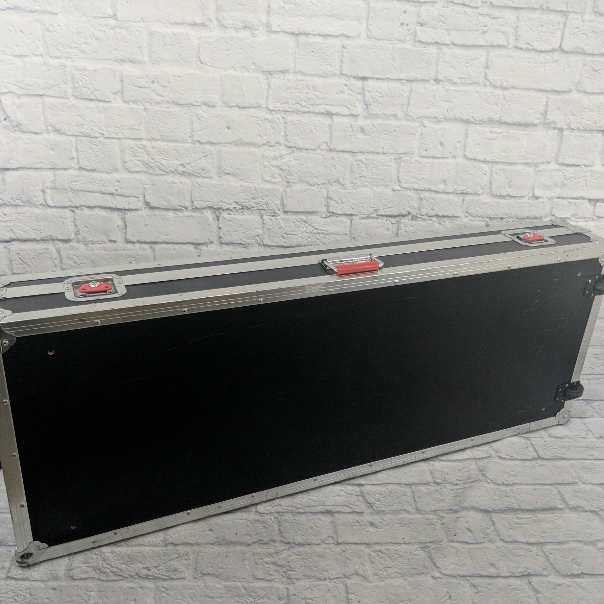 Gator Cases G-TOUR-88V2XL Extra Large 88 Note Road Case w/ wheels