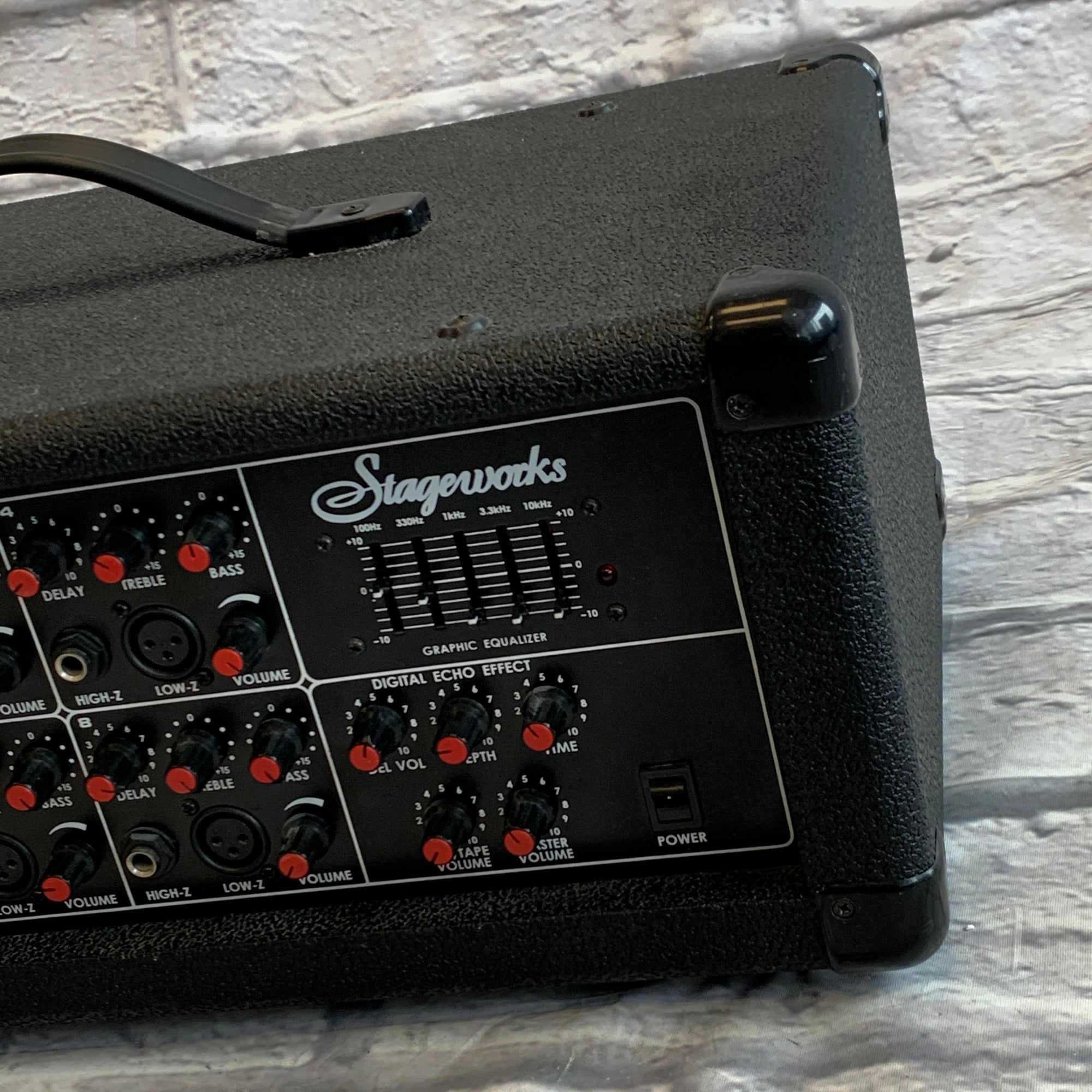 Stageworks LG-8 8-Channel Powered Mixer w/ Effects