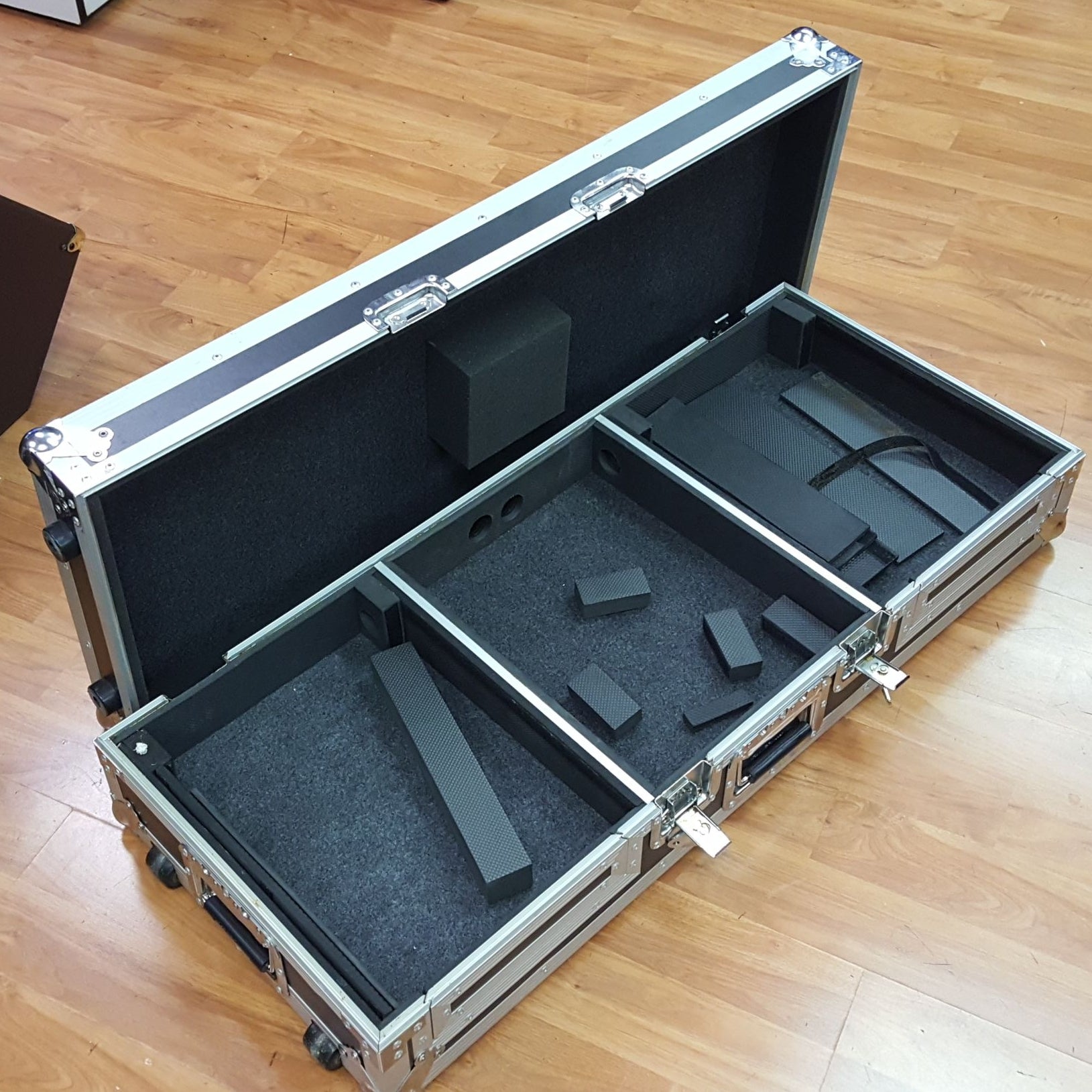 Road Runner DJ Flight Case