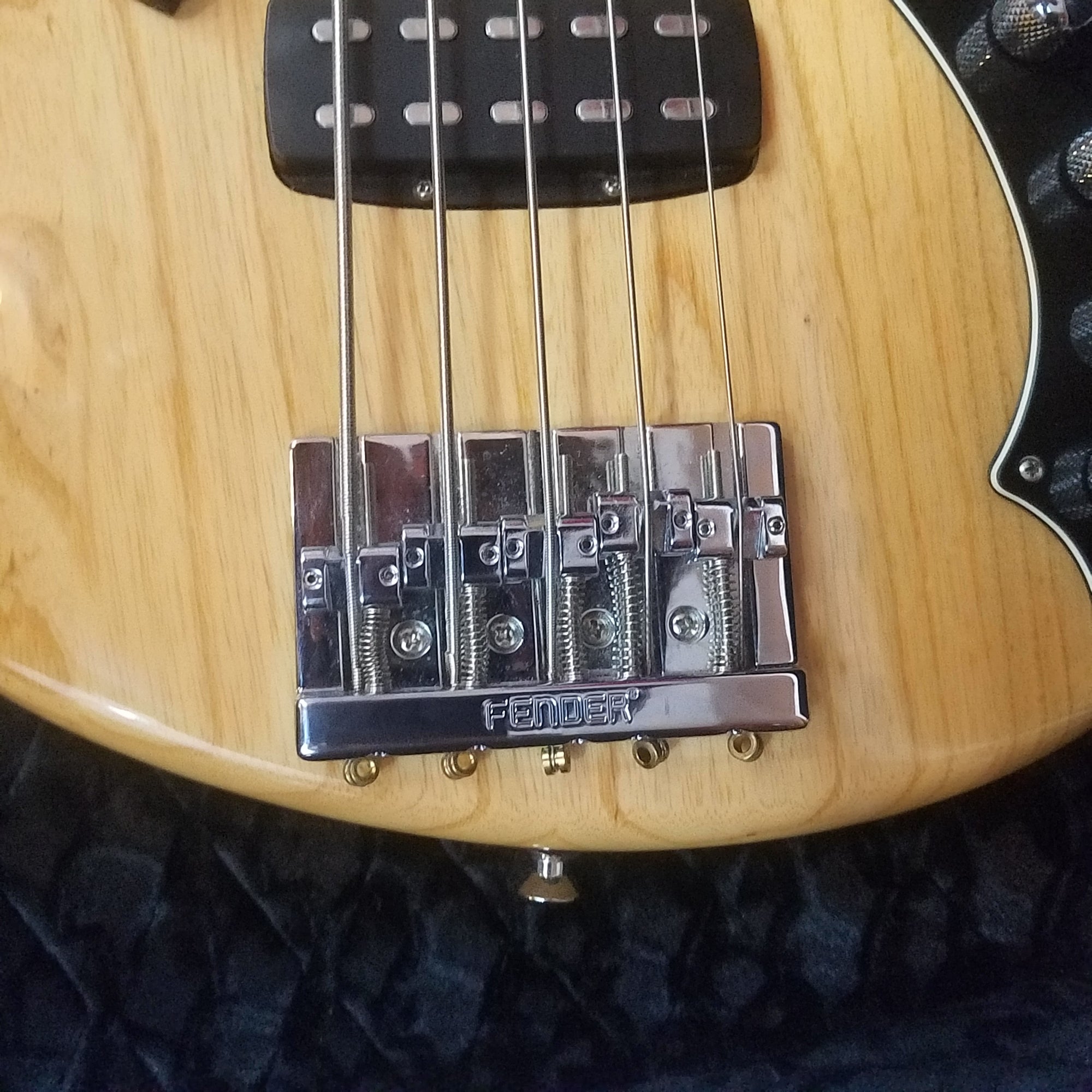 Fender MIM Dimension 5 String Bass With Gotoh Tuners and Bartolini 18v Active Preamp