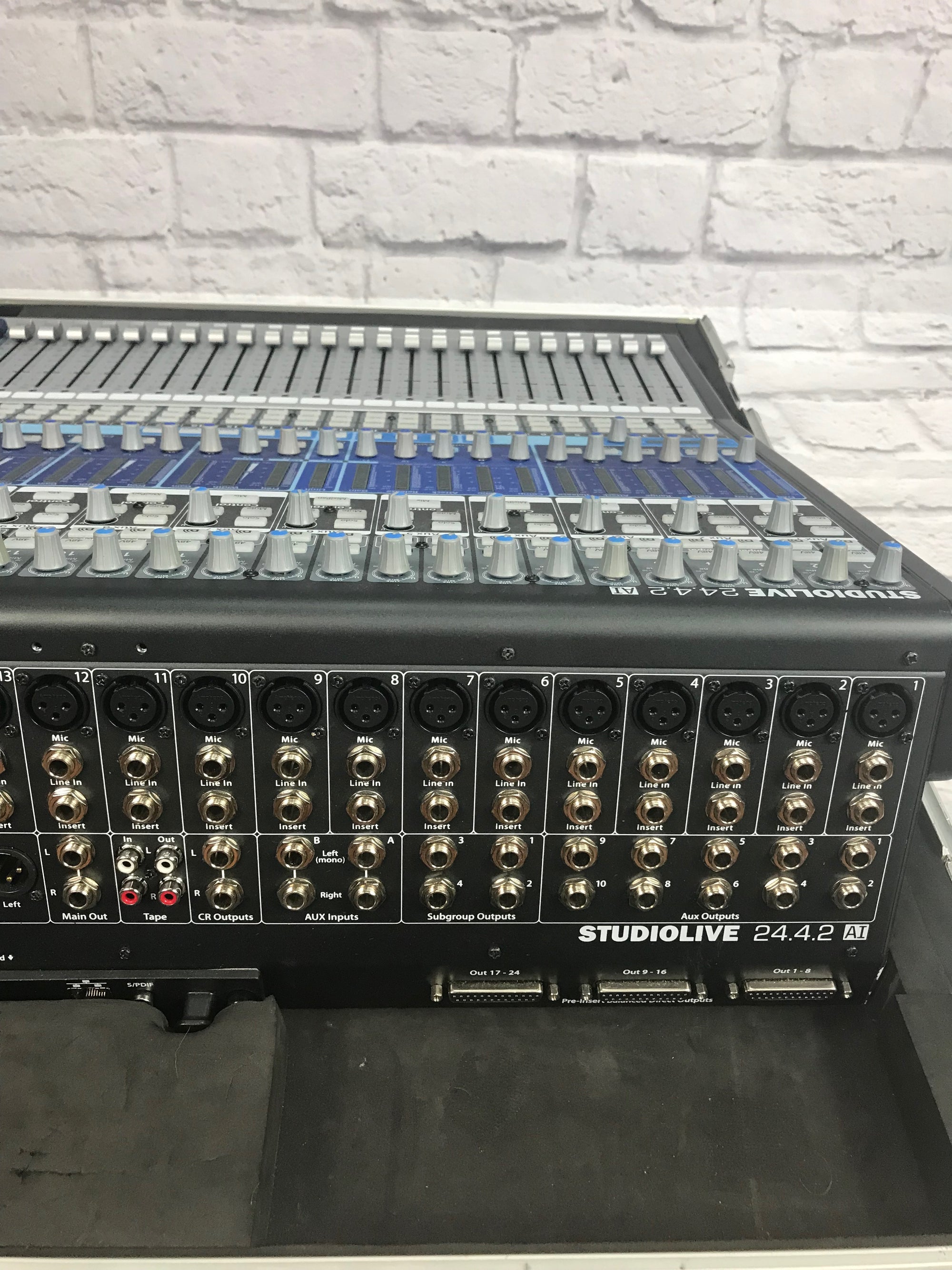 Presonus StudioLive 24.4.2 AI Console w/ Flight Case