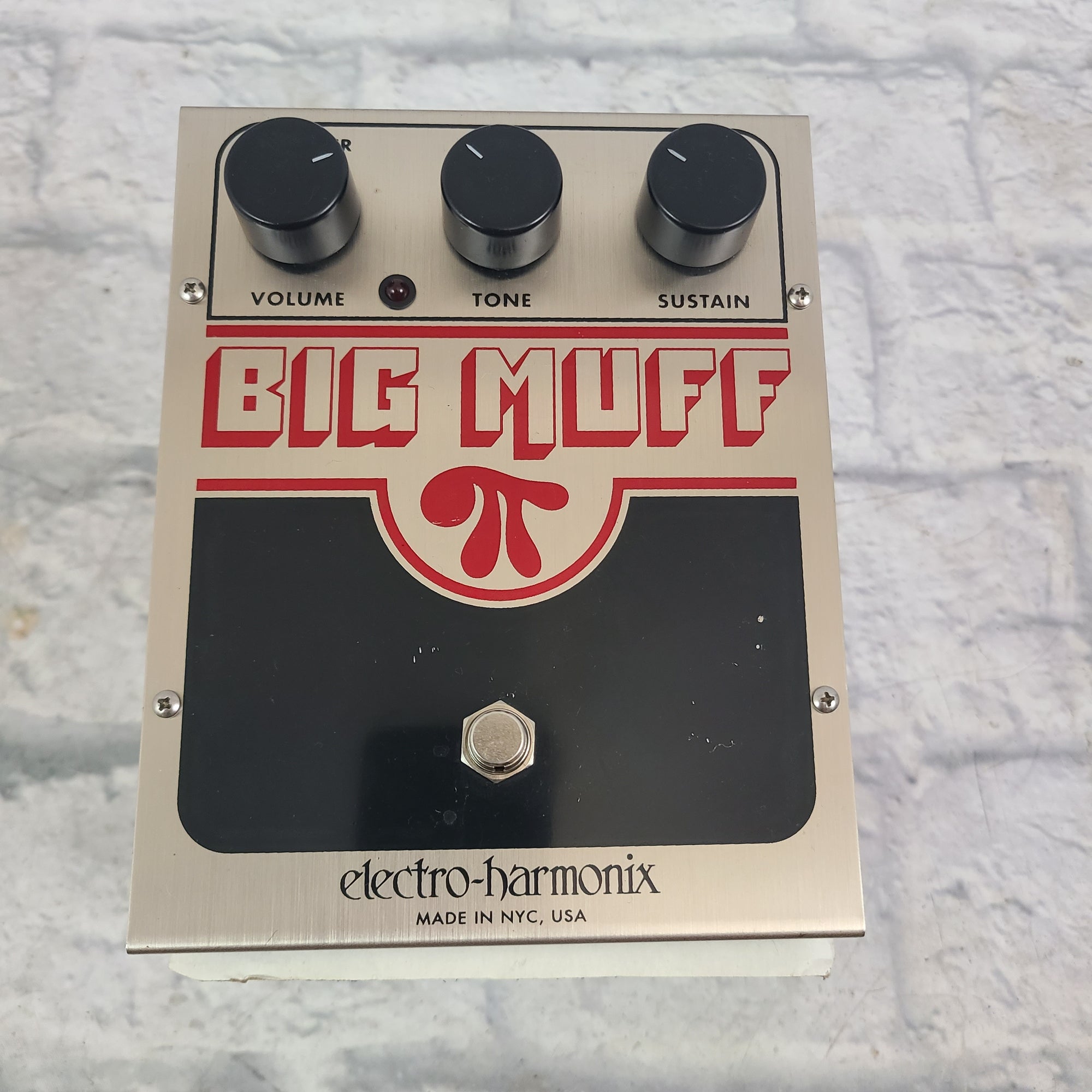 Electro-Harmonix Big Muff Pi w/ box Fuzz Pedal - Evolution Music