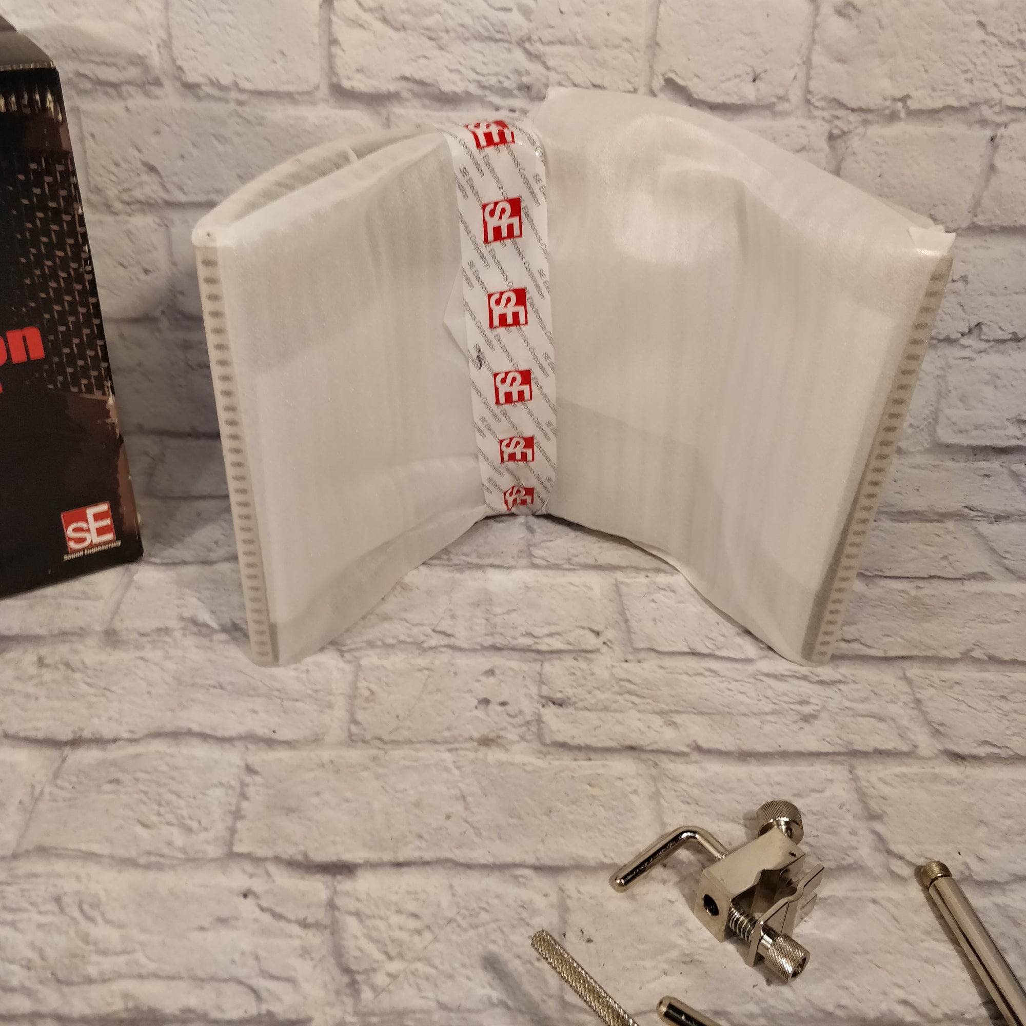 SE The Reflexion Filter PRO Portable Vocal Booth (Unused)