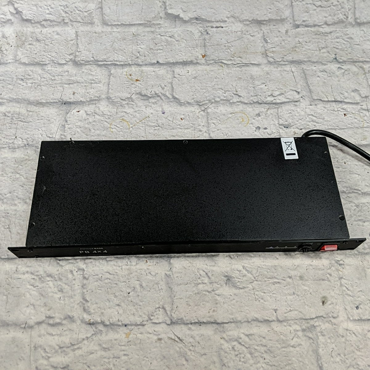 ART PowerBase PB 4x4 Power Distribution System Power Conditioner